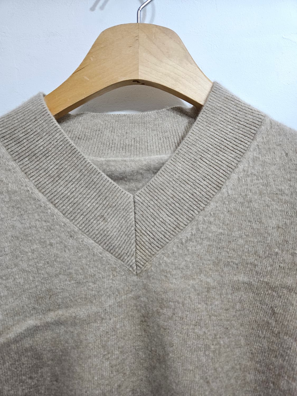 H.CASHMERE 캐시미어견 혼방 브이넥 니트 상품이미지2