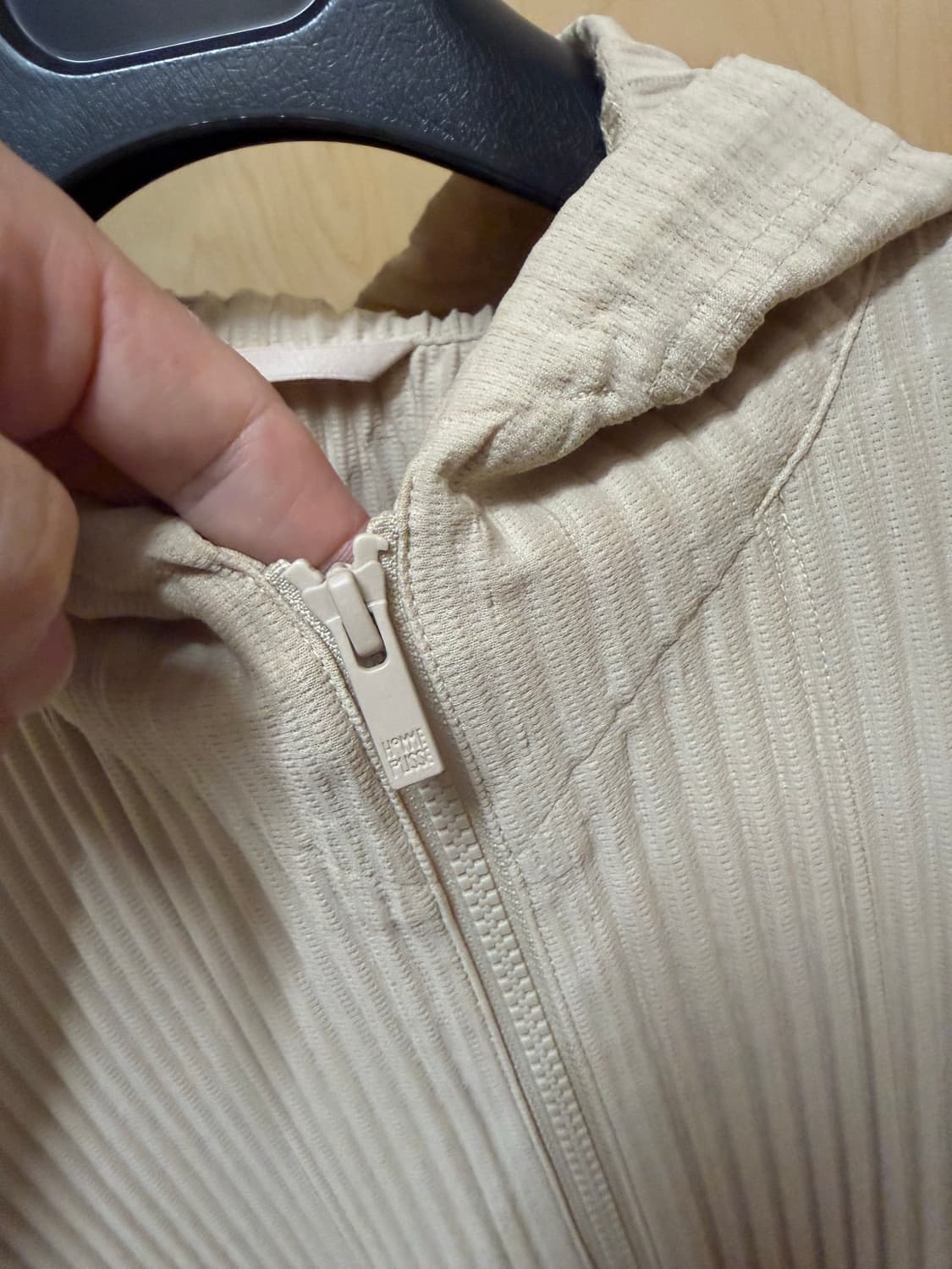 옴므플리세 후드 집업 베이지 상품이미지3