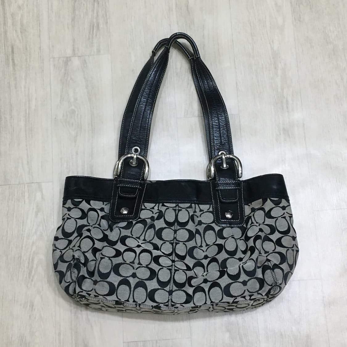 코치 블랙 시그니처 숄더백 상품이미지2