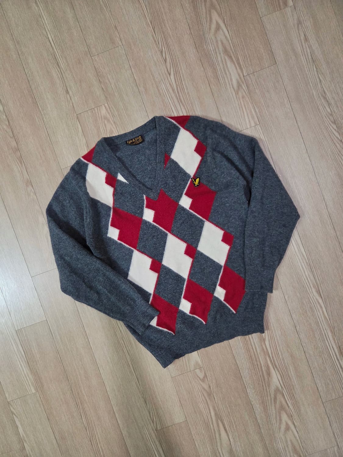 라일앤스콧 차콜 그레이 아가일 브이넥 니트 상품이미지3