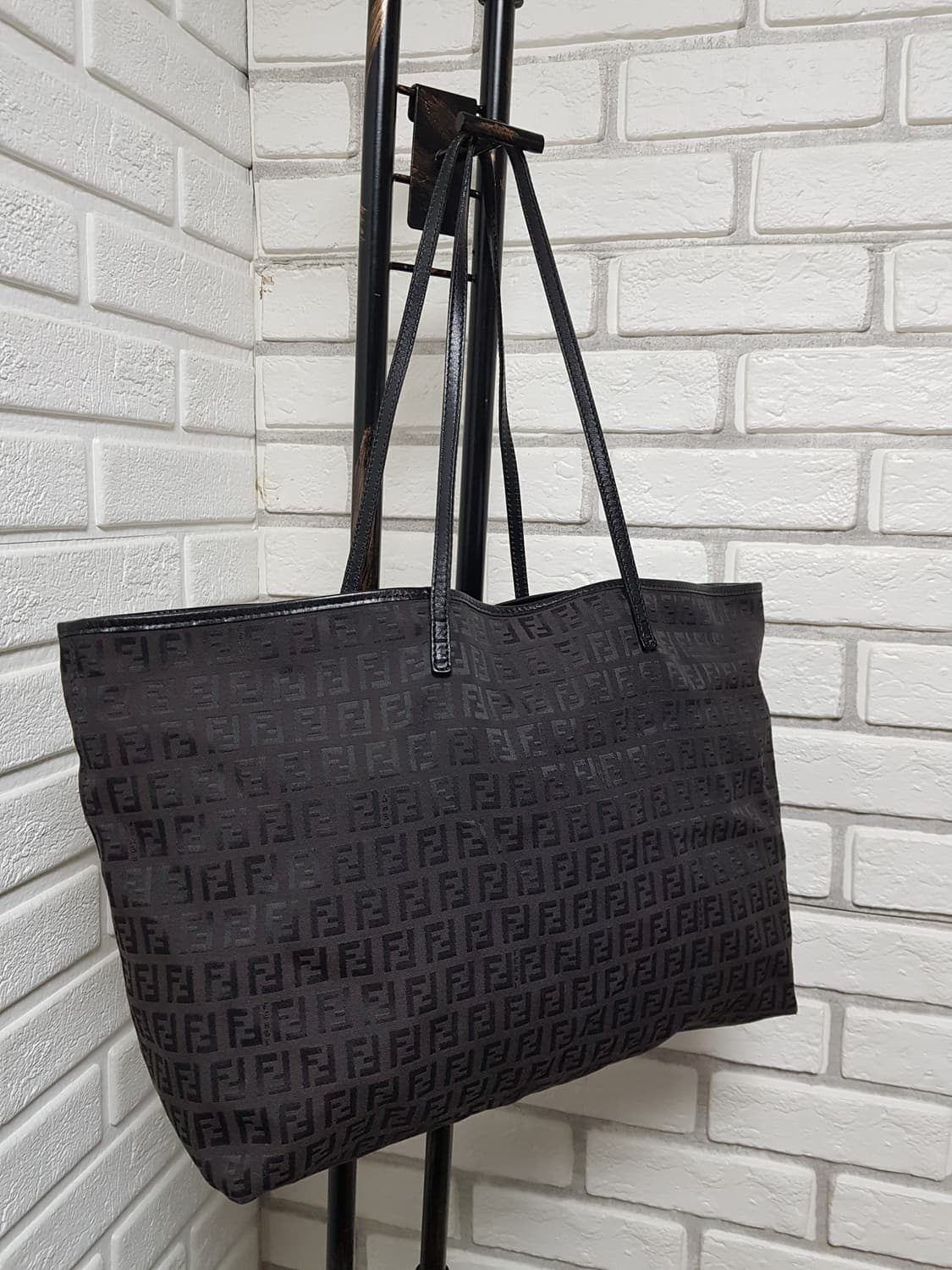 [정품] 펜디 주카 패브릭 쇼퍼백 상품이미지1