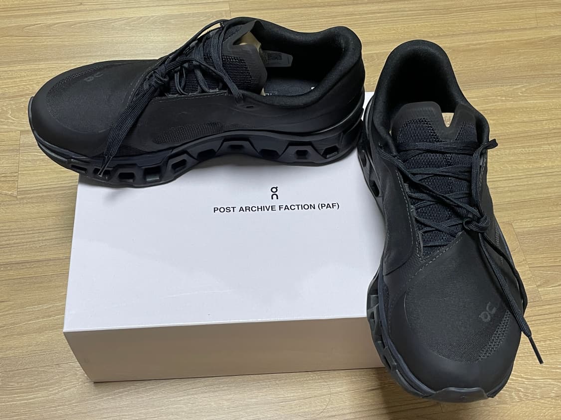 온 러닝x파프(PAF) 클라우드 몬스터(블랙) 270 사이즈 팝니다. 상품이미지1