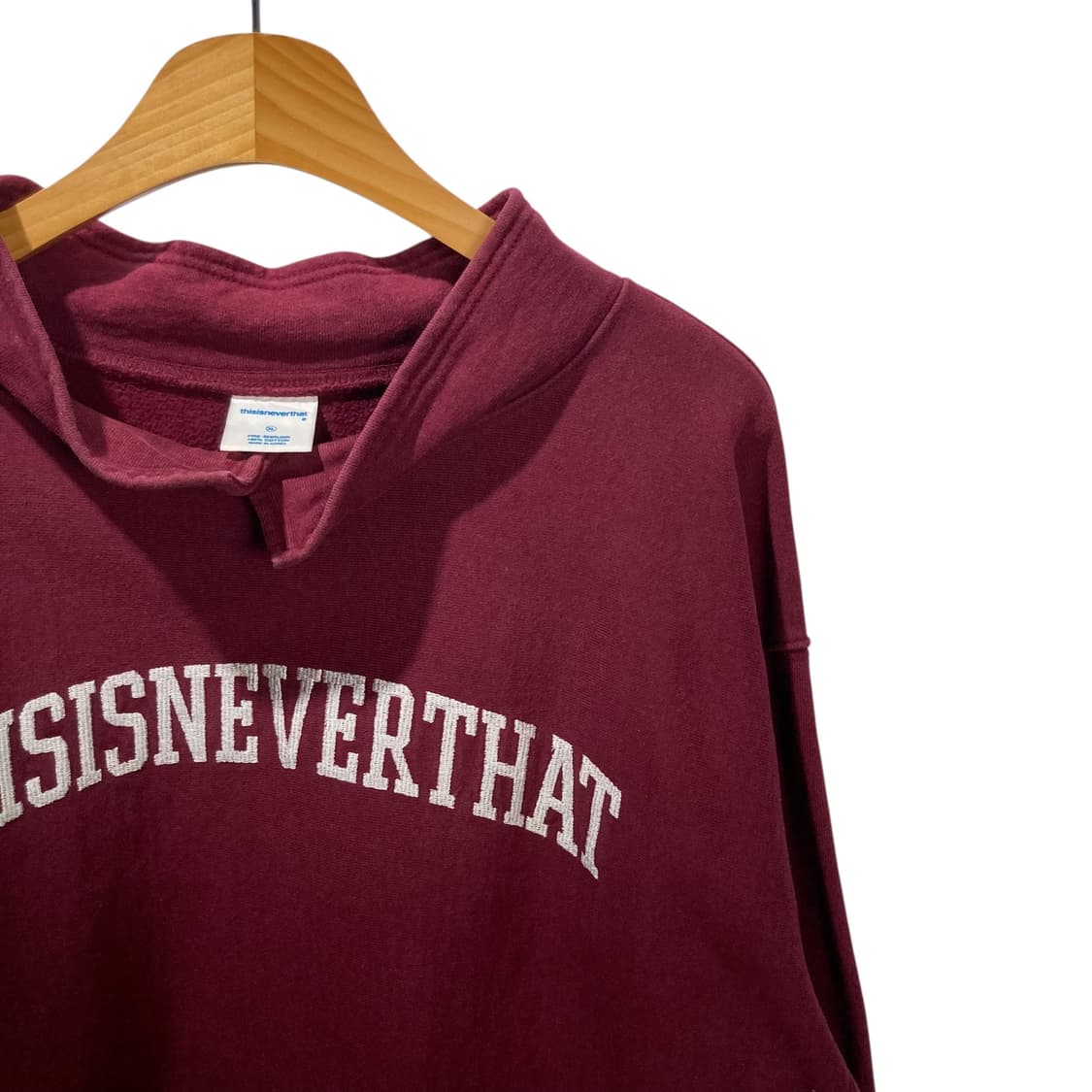 디스이스네버뎃 로고 카라 와인 맨투맨 상품이미지3