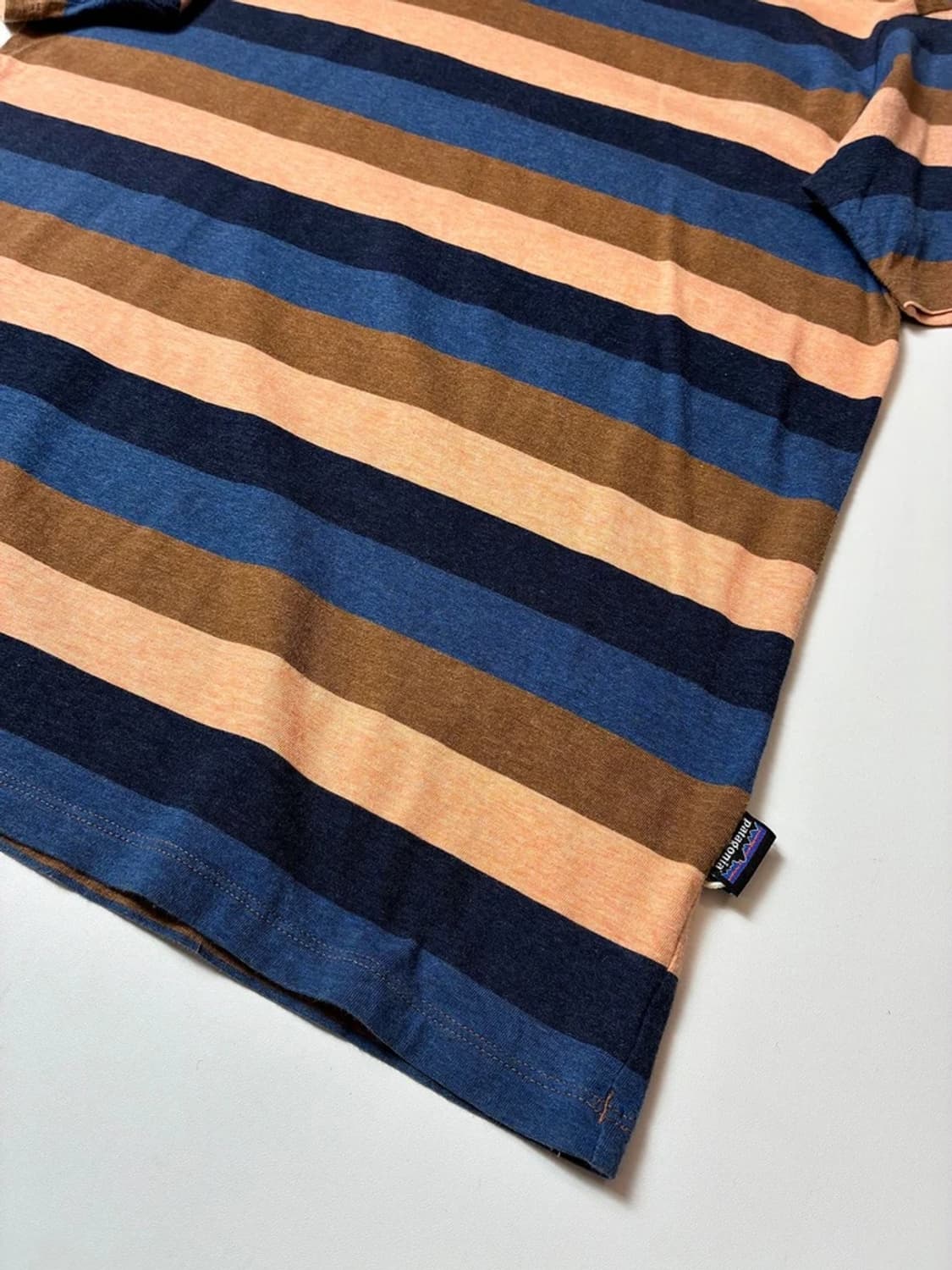 파타고니아 멀티 컬러 스트라이프 반팔 티셔츠 PN9397 상품이미지3