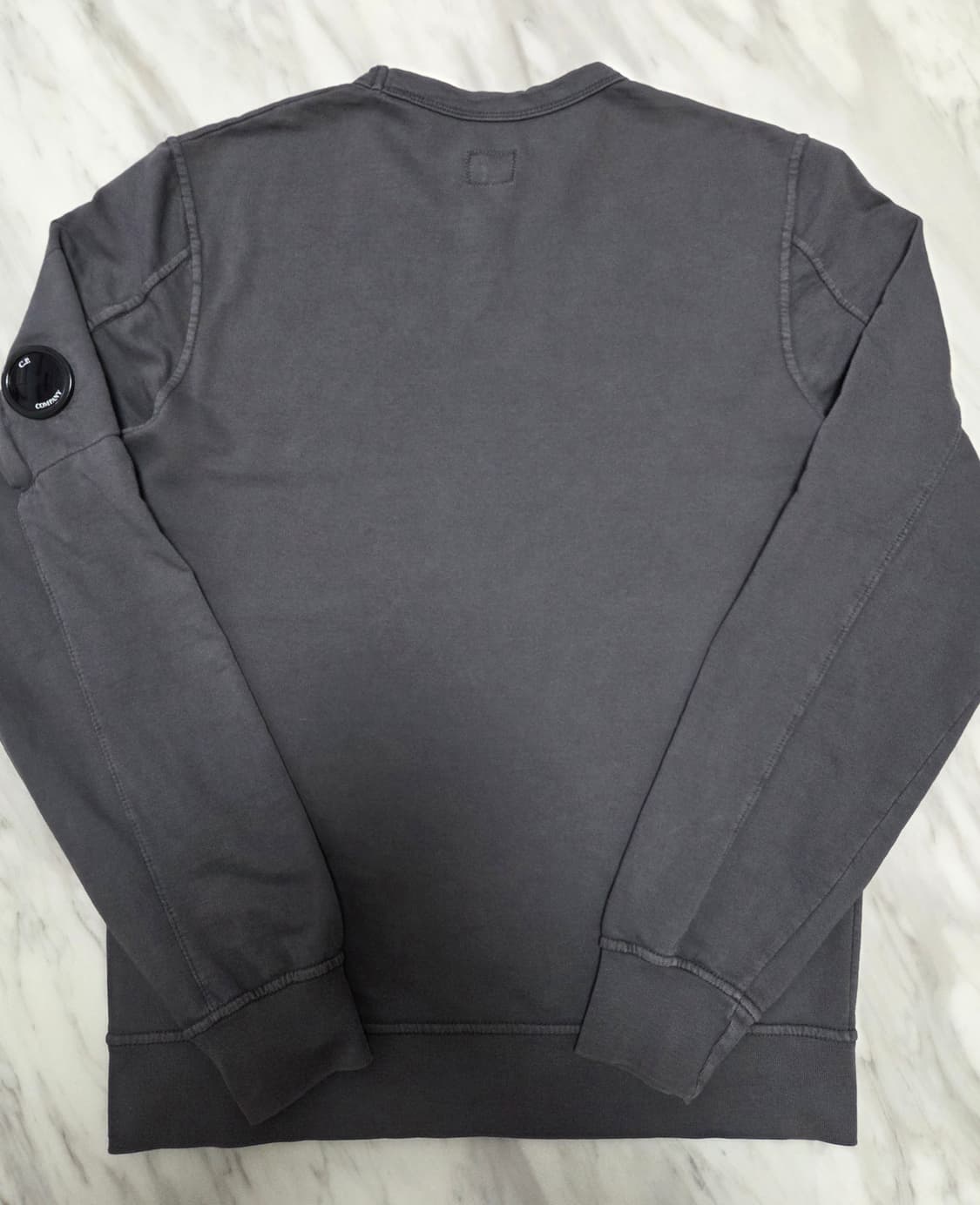 씨피컴퍼니 렌즈 맨투맨 상품이미지2