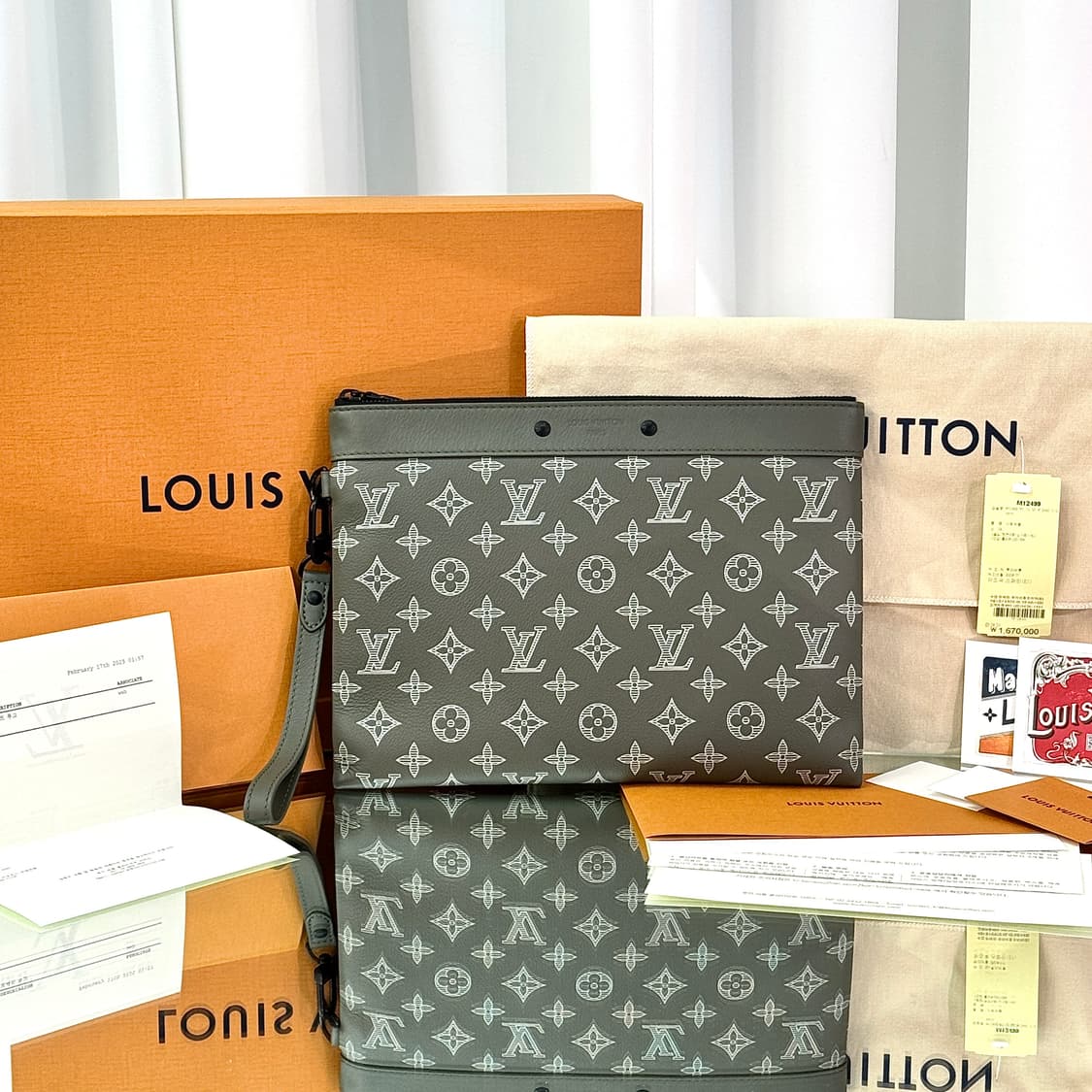 [새상품급] 25SS 루이비통 포쉐트 투고 쉐도우 클러치백 상품이미지1