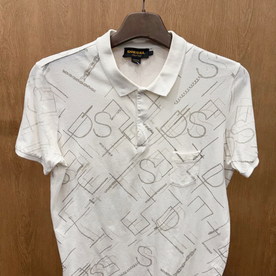 디젤 반팔 티셔츠 카라넥 레터링 로고 프린팅 싱글 포켓 디테일 화이트 상품이미지4