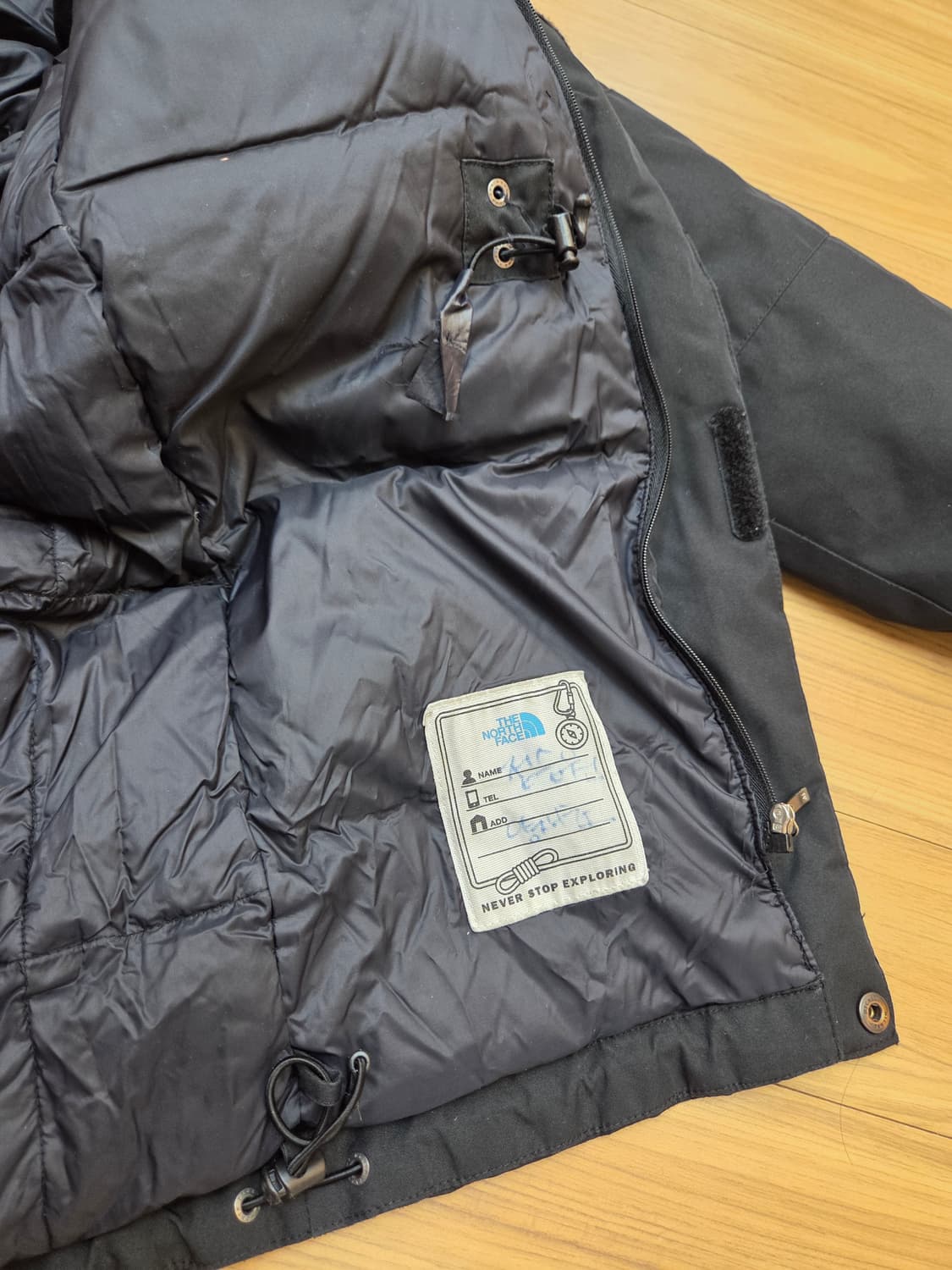 노스페이스 키즈 구스다운 패딩 블랙 색상입니다. 사이즈는 140이고, 7 상품이미지6