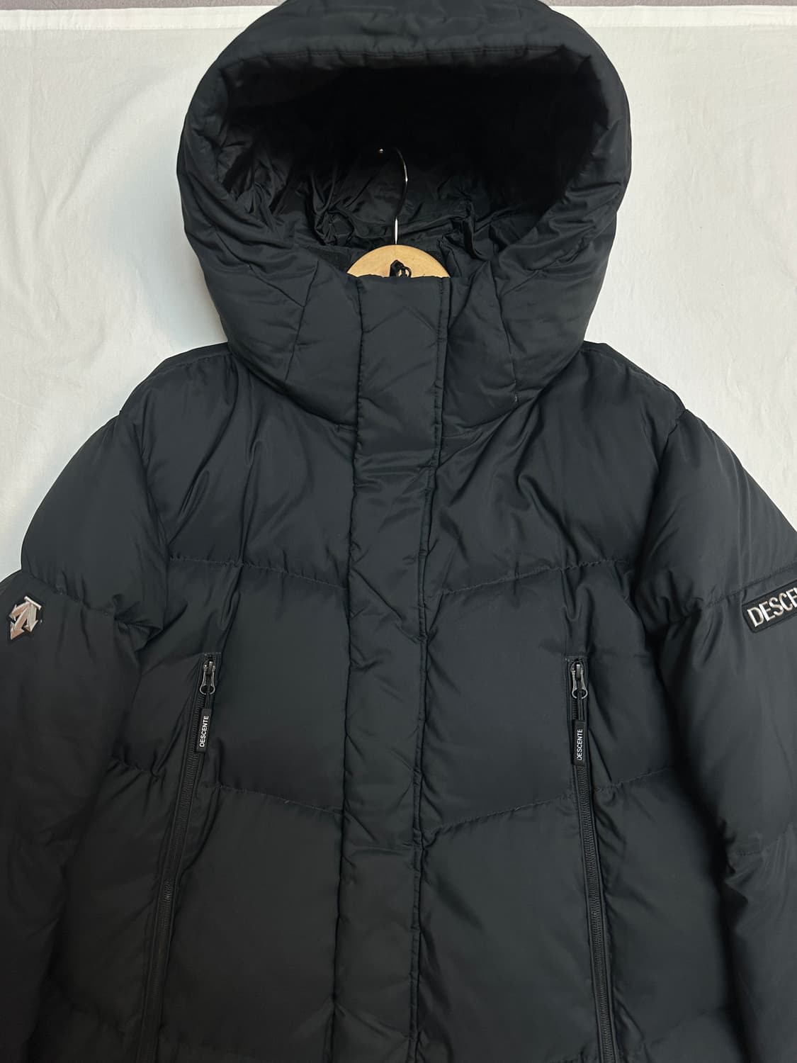 데상트 남성 구스다운 롱패딩 상품이미지2