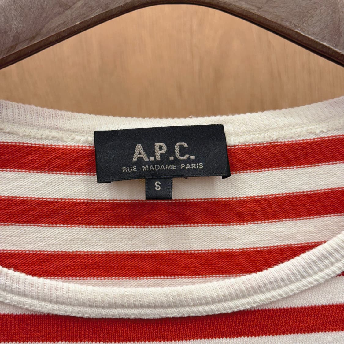 아페쎄 스트라이프 반팔 티셔츠 자수 로고 디테일 레드 화이트 상품이미지7