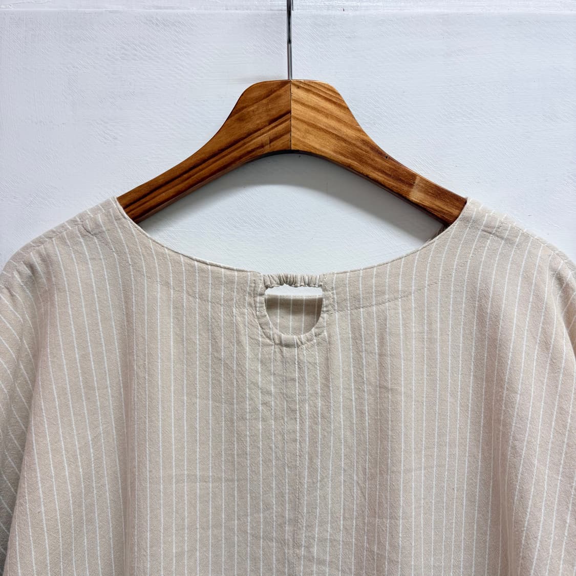 스트라이프 언발 셔링 러블리 모리 반팔 블라우스 상품이미지7