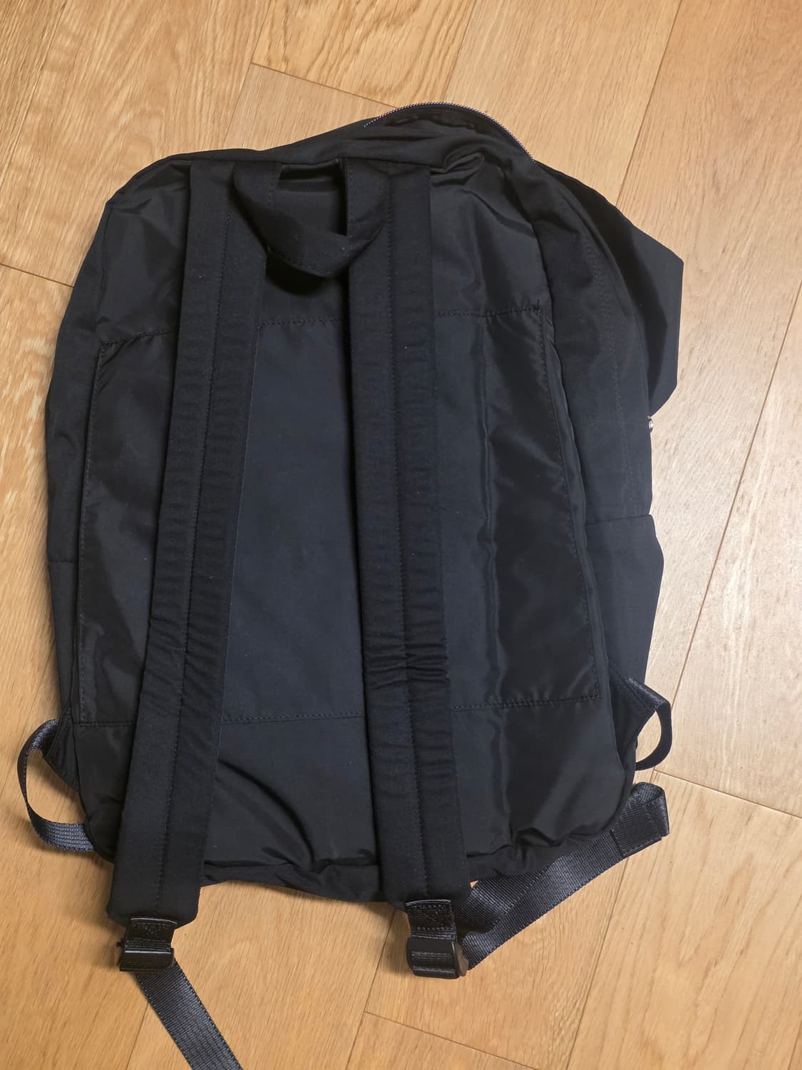 이우가마카라스 노티드 백팩 초판 상품이미지9