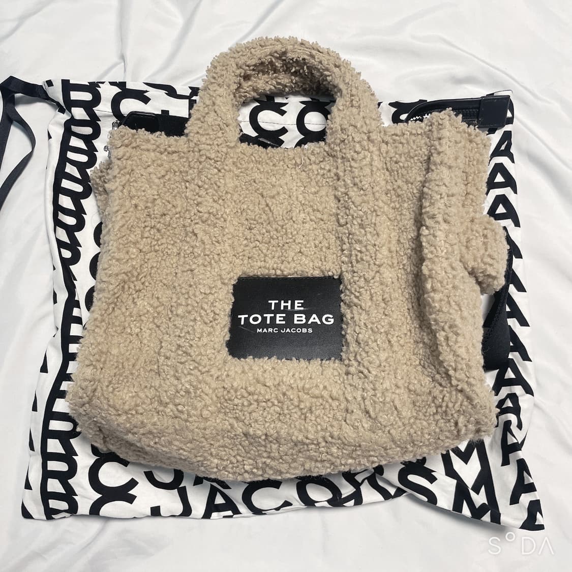 마크제이콥스 테디 토트백 베이지 상품이미지1