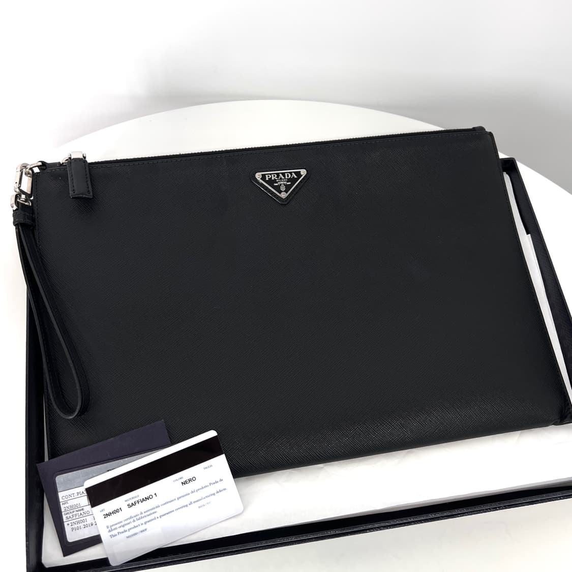 프라다 사피아노 삼각로고 클러치백 블랙 (2NH001) 상품이미지2