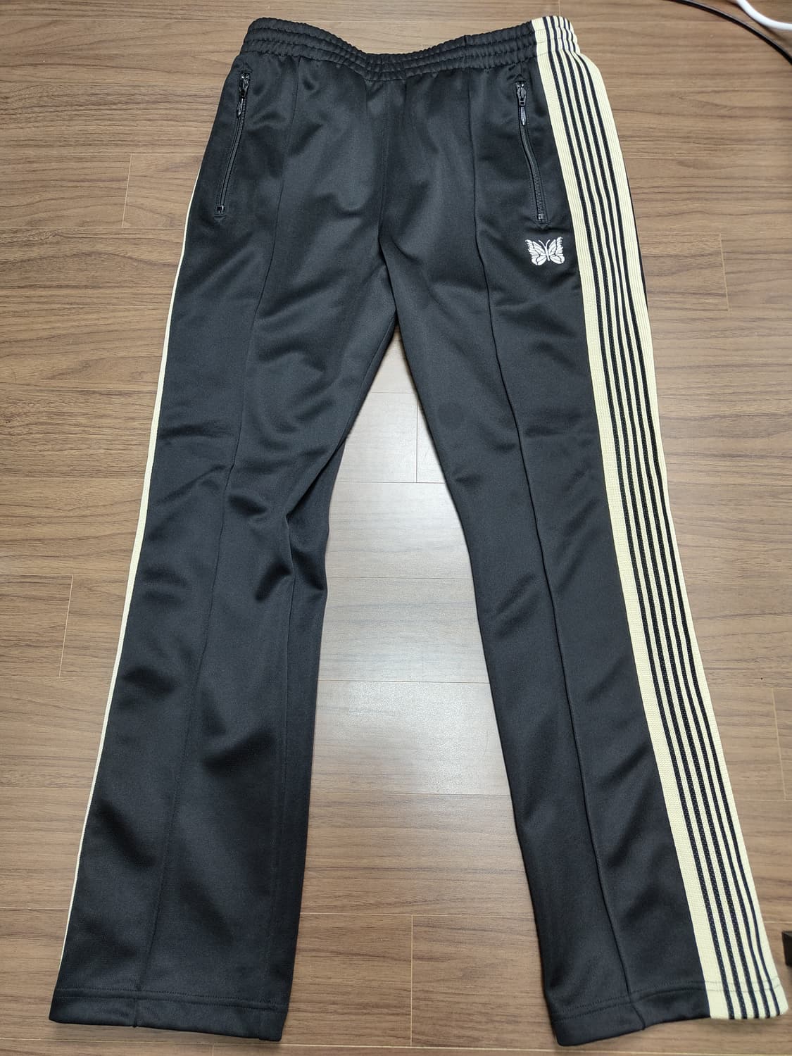 니들스 트랙팬츠 네로우핏 블랙/크림 s 상품이미지3