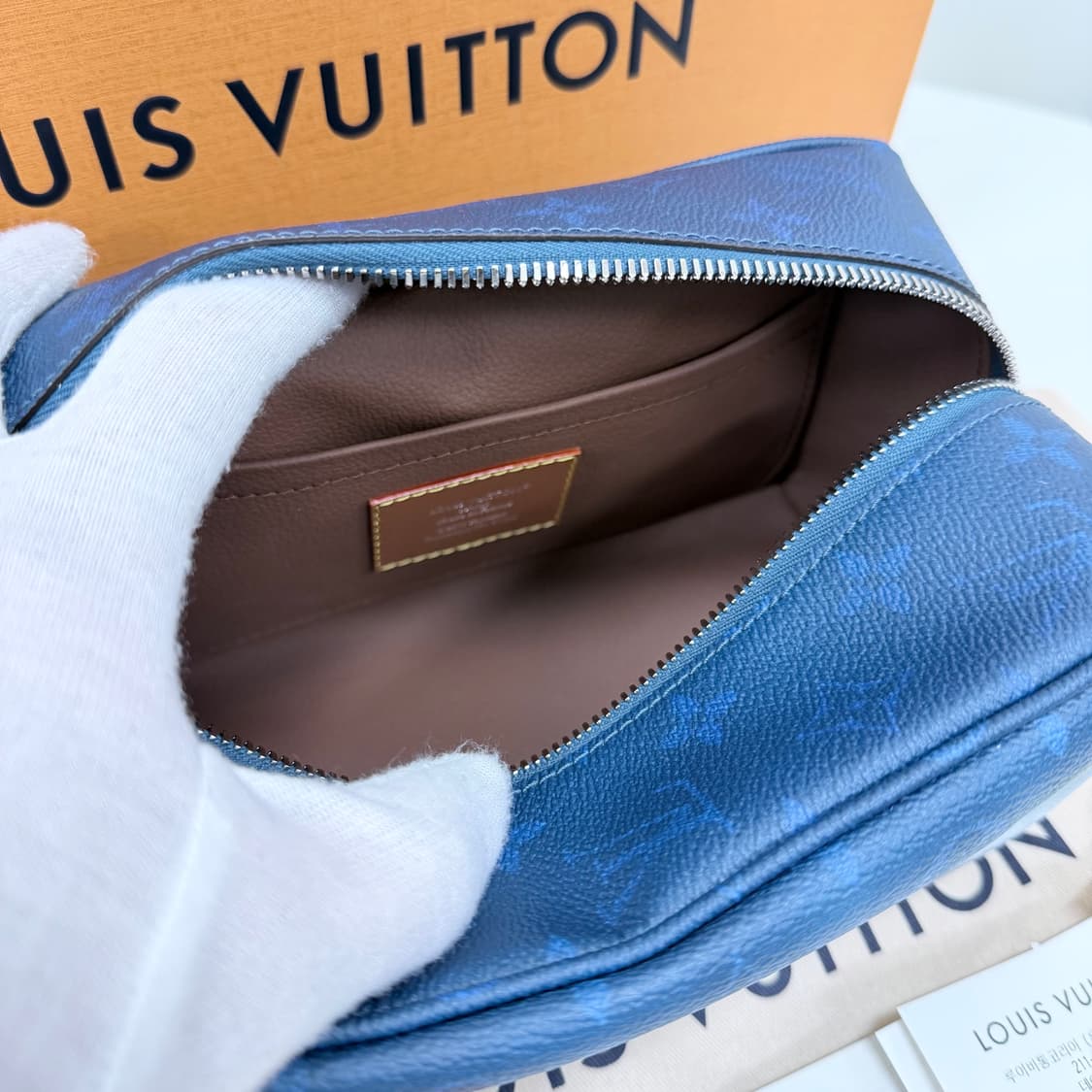 [미사용/선물가능] 26SS 루이비통 모노그램 캔버스 락커 돕키트 블루 상품이미지5