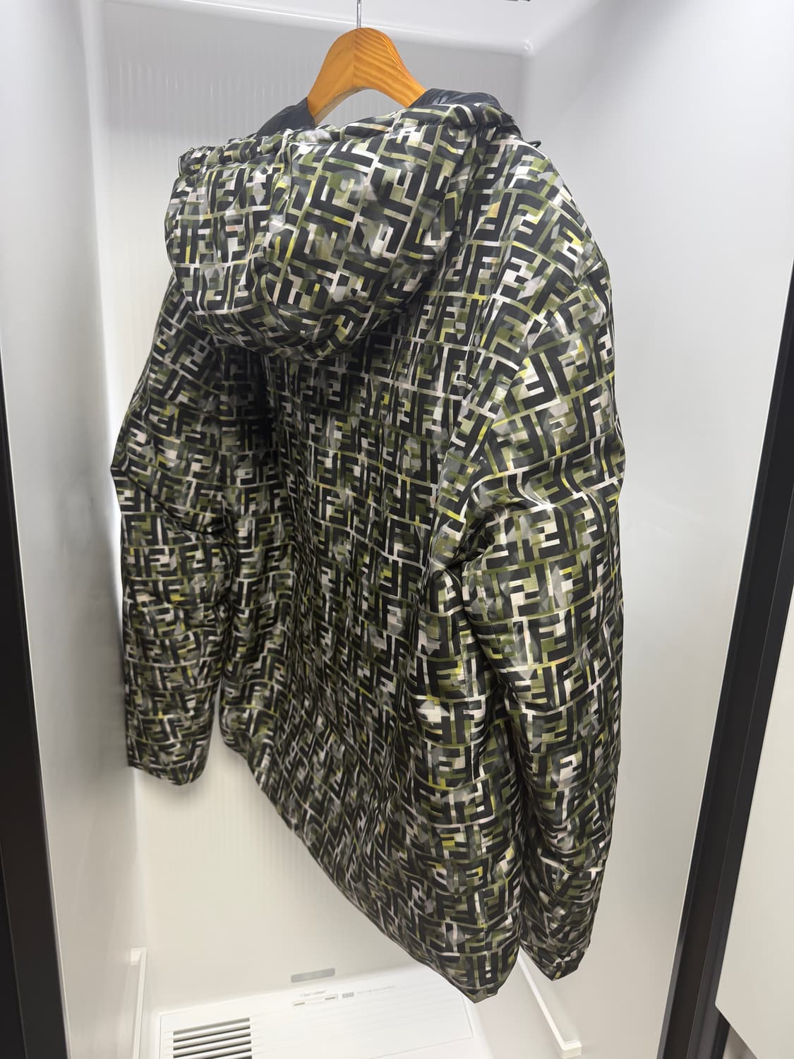 펜디 리버서블 카모 윈드브레이커 패딩 52 상품이미지2