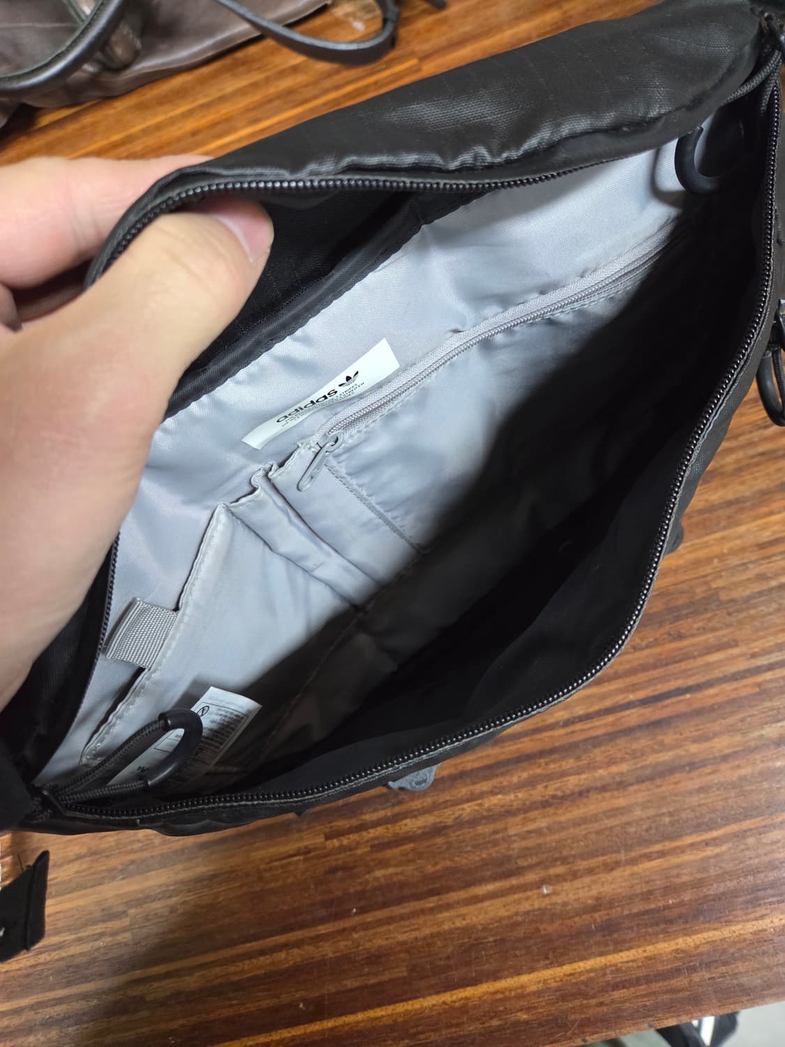 아디다스 빅 웨이스트백 레더 크로스백  상품이미지3