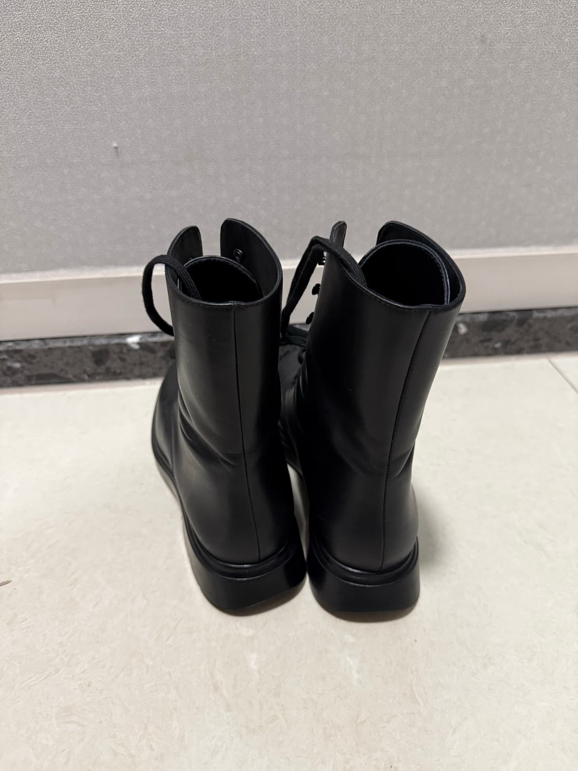 스튜어트 와이츠먼 맥켄지 부티 상품이미지3