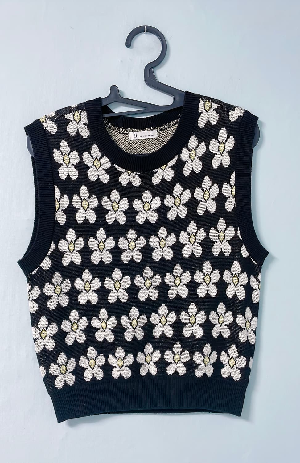 잇미샤 플라워 니트 베스트-블랙 상품이미지3