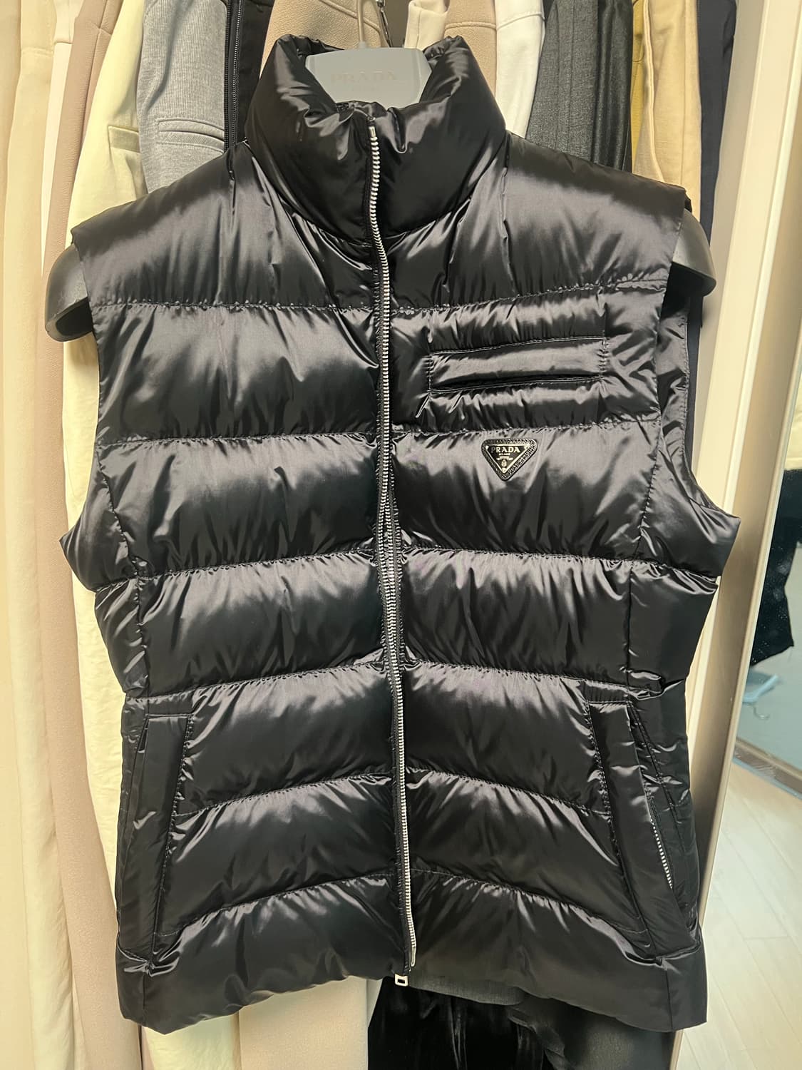 [40] 프라다 패딩조끼 블랙 상품이미지1