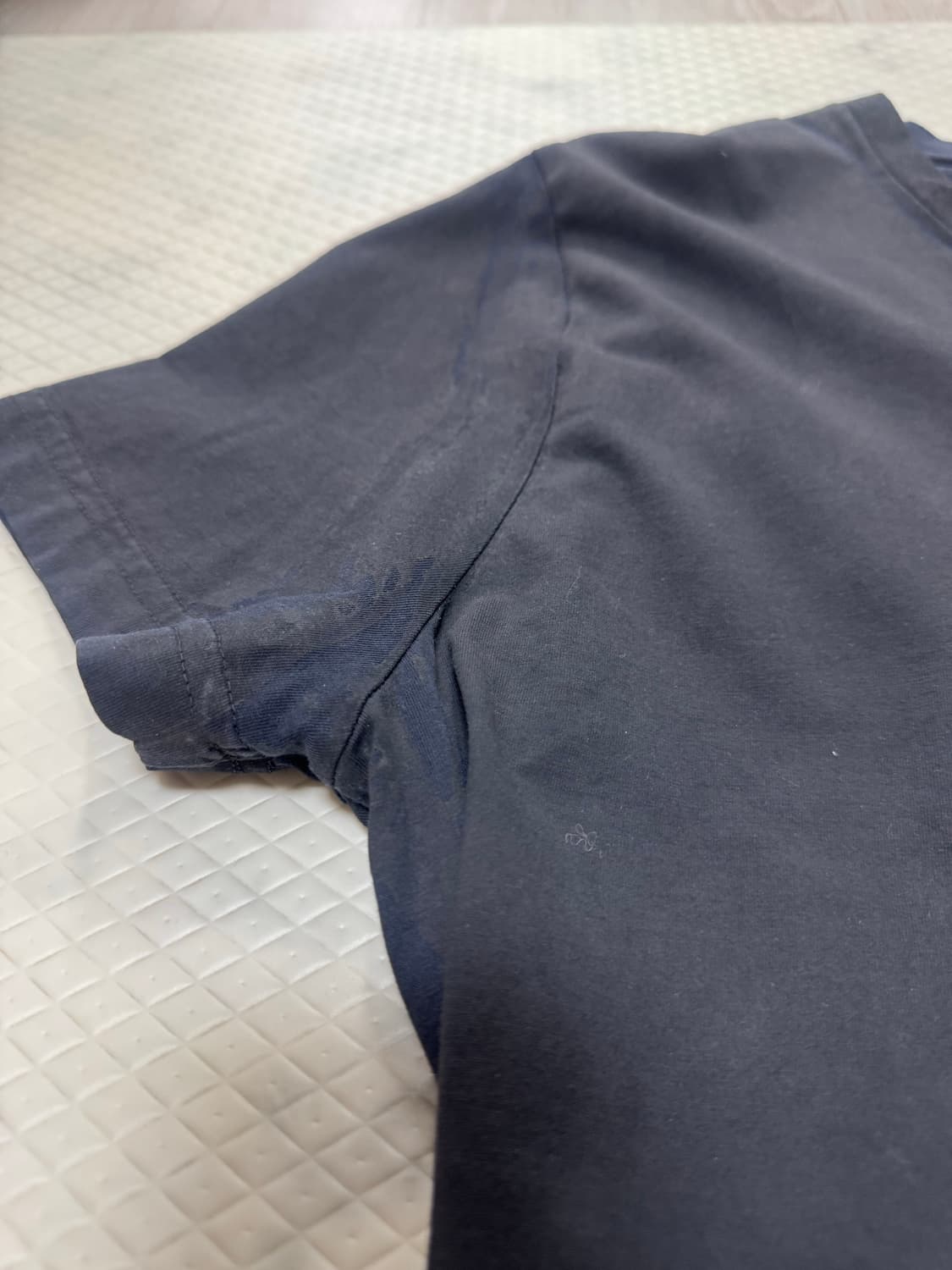 프라다 빈티지 차콜 반팔티 팝니다 상품이미지2