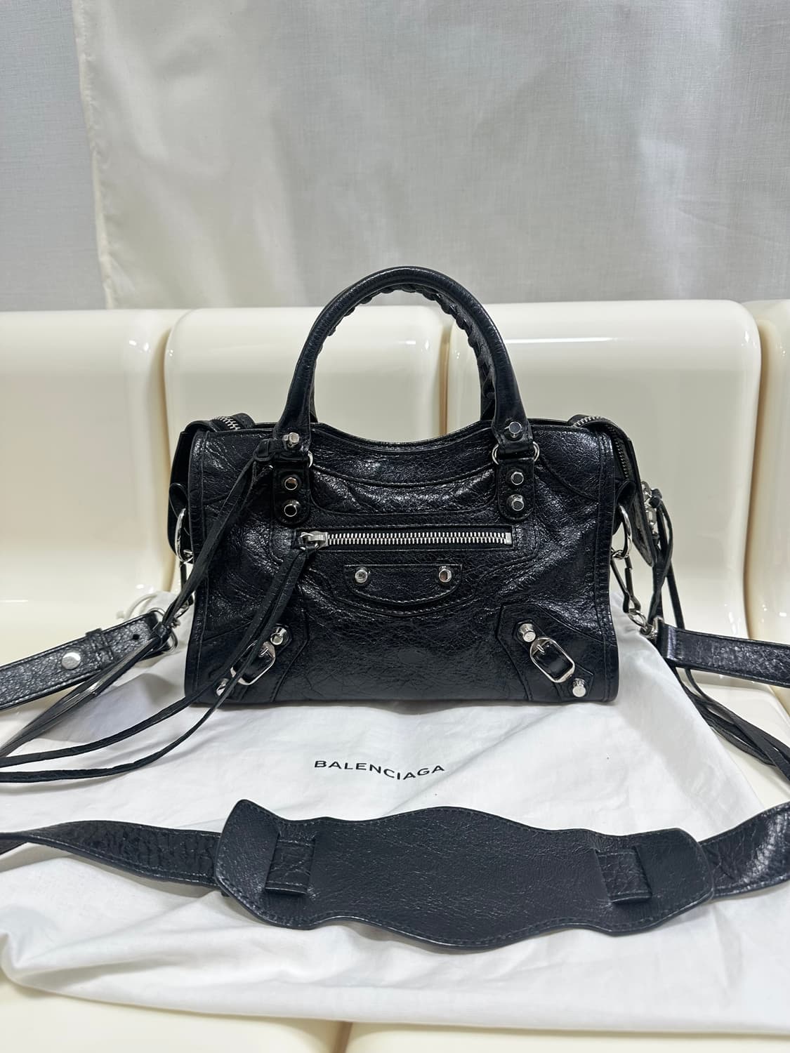 [SA 정품] 발렌시아가 시티 모터백 미니 블랙 상품이미지1