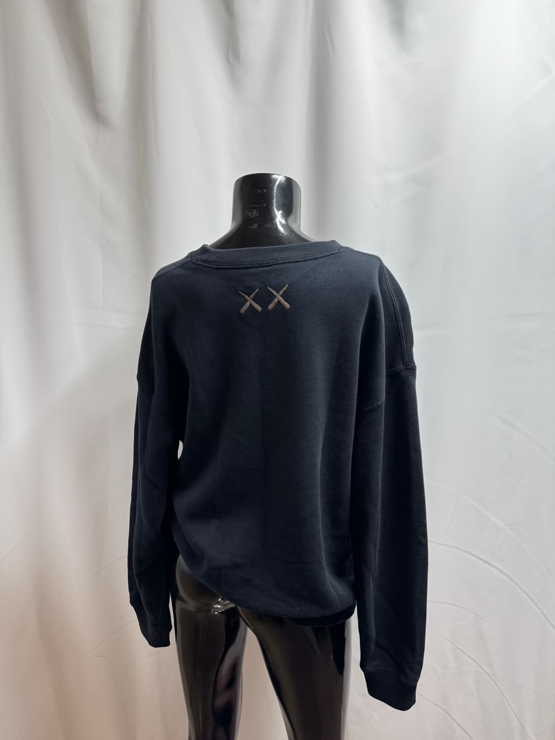 kaws uniqlo 프린팅 맨투맨 상품이미지3