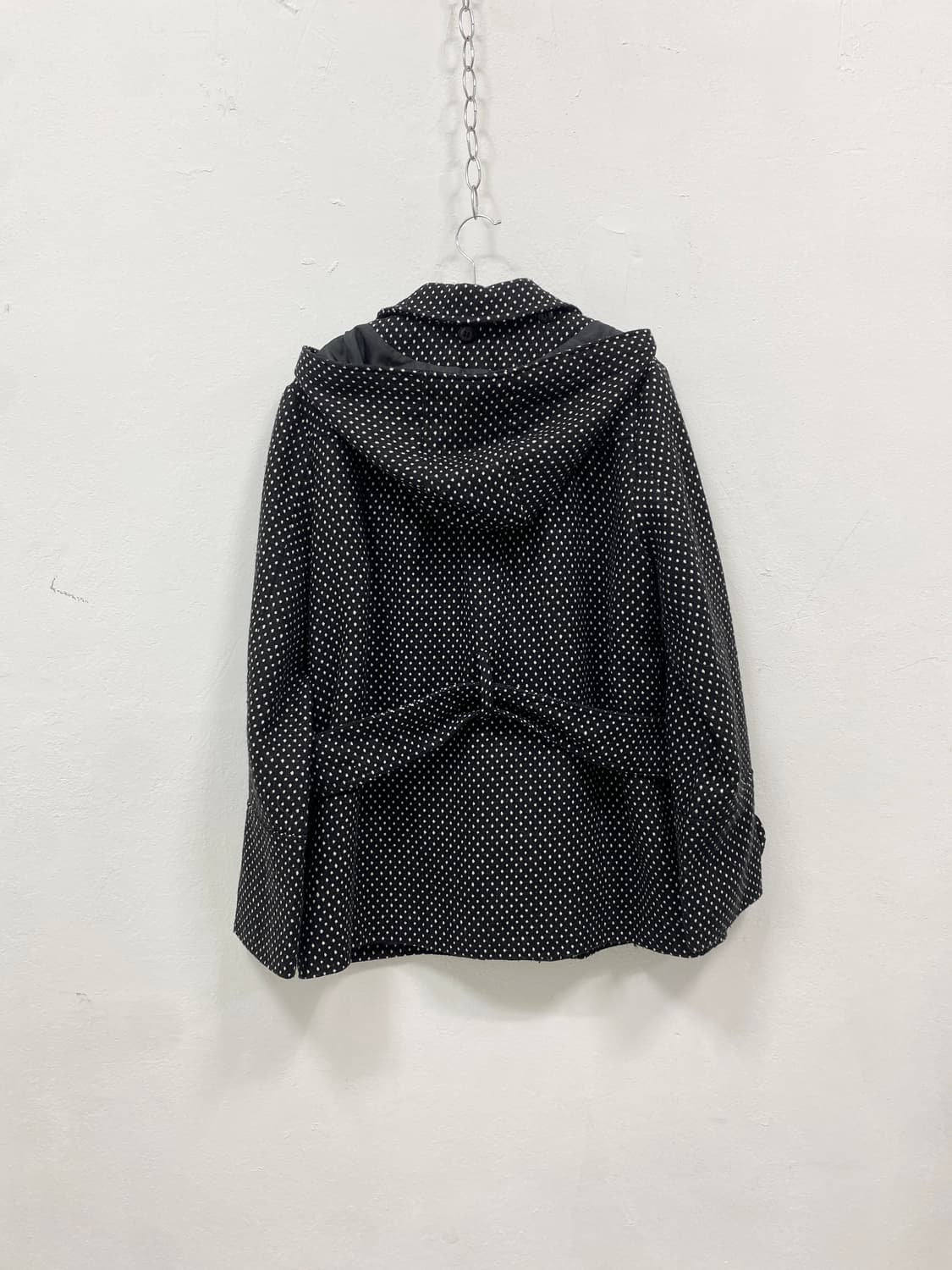 [JPN] 도트 블랙 후드 숏코트 상품이미지5