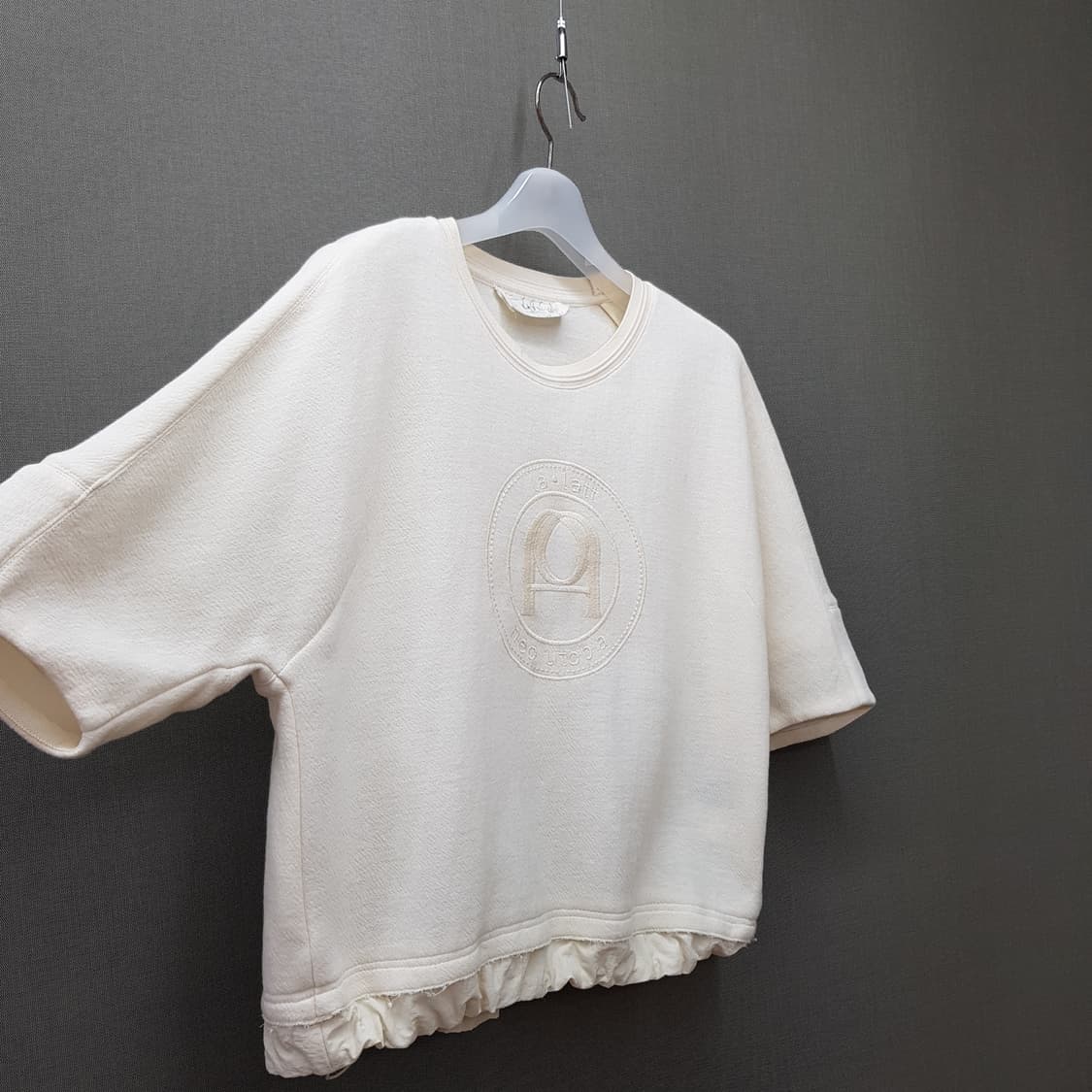 한섬 래트 2022 로고 자수 크롭 반팔 맨투맨 S사이즈 상품이미지3