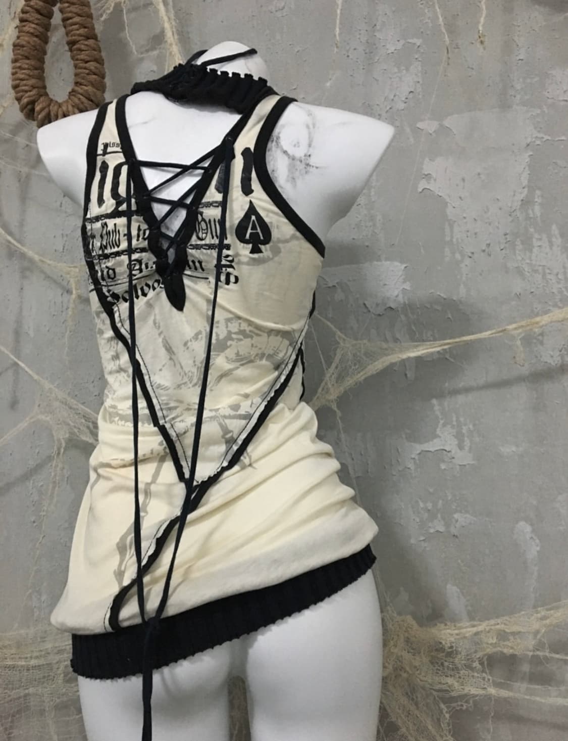 Salvage Neck Detail Lettering Top 상품이미지4