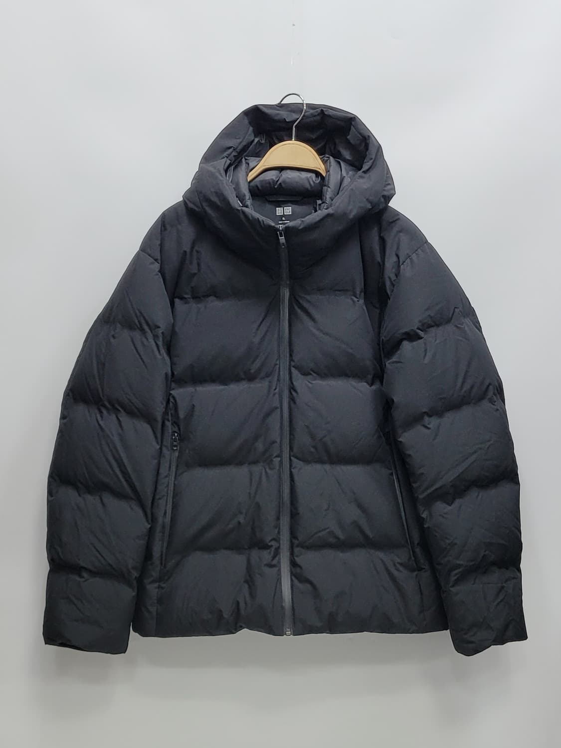 유니클로 심리스 다운 파카 패딩 / 남 XL 블랙
 상품이미지1