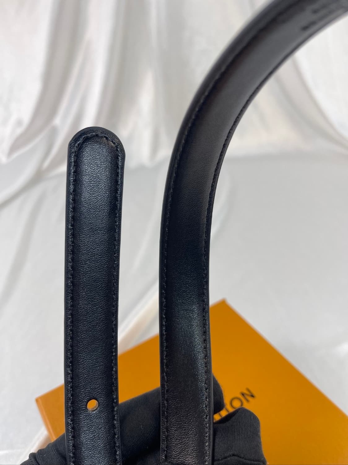 루이비통 여자 가죽벨트 화이트로고 블랙벨트 상품이미지5