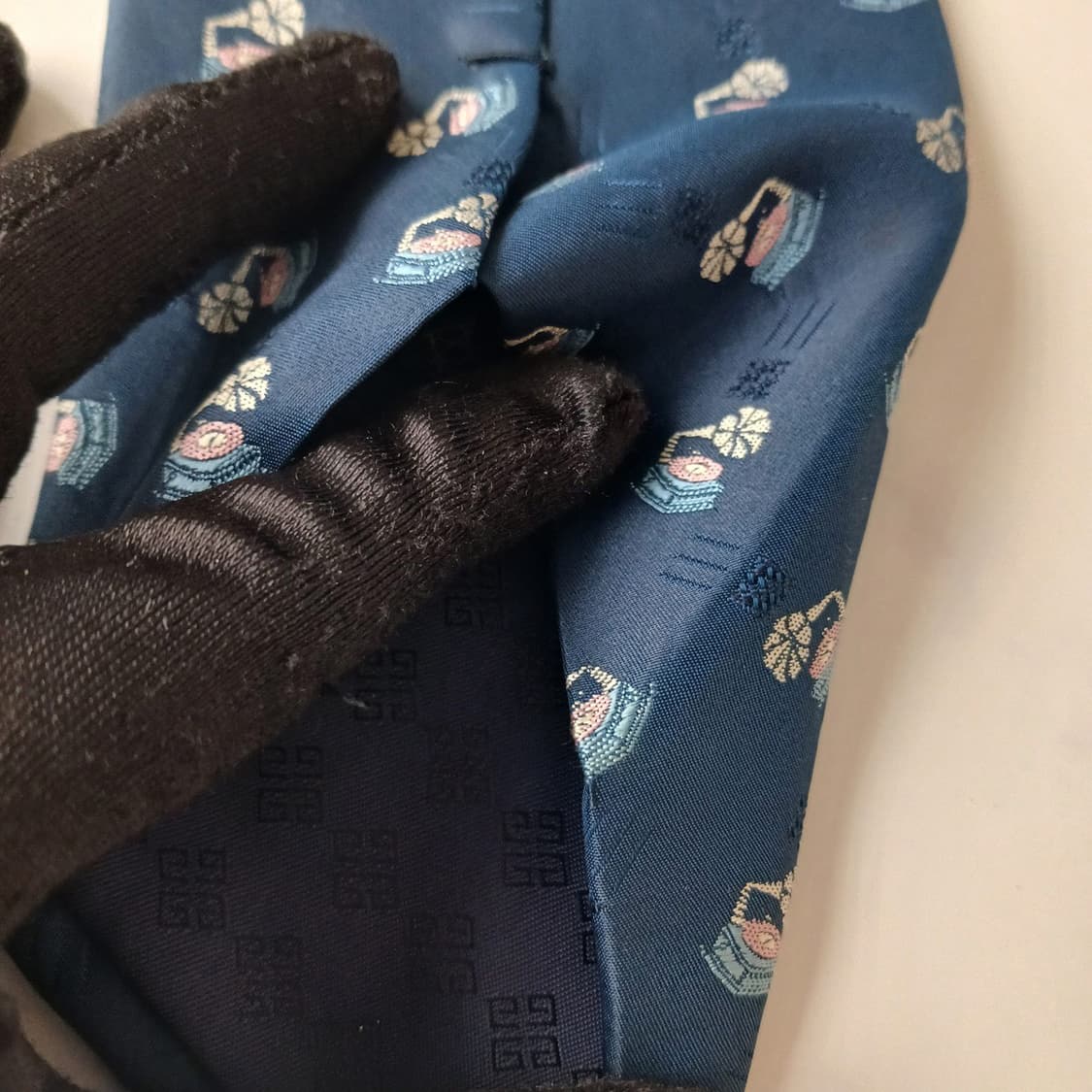 지방시 실크 네이비 플라워 엠블럼 넥타이 10cm B등급 A18912
 상품이미지10