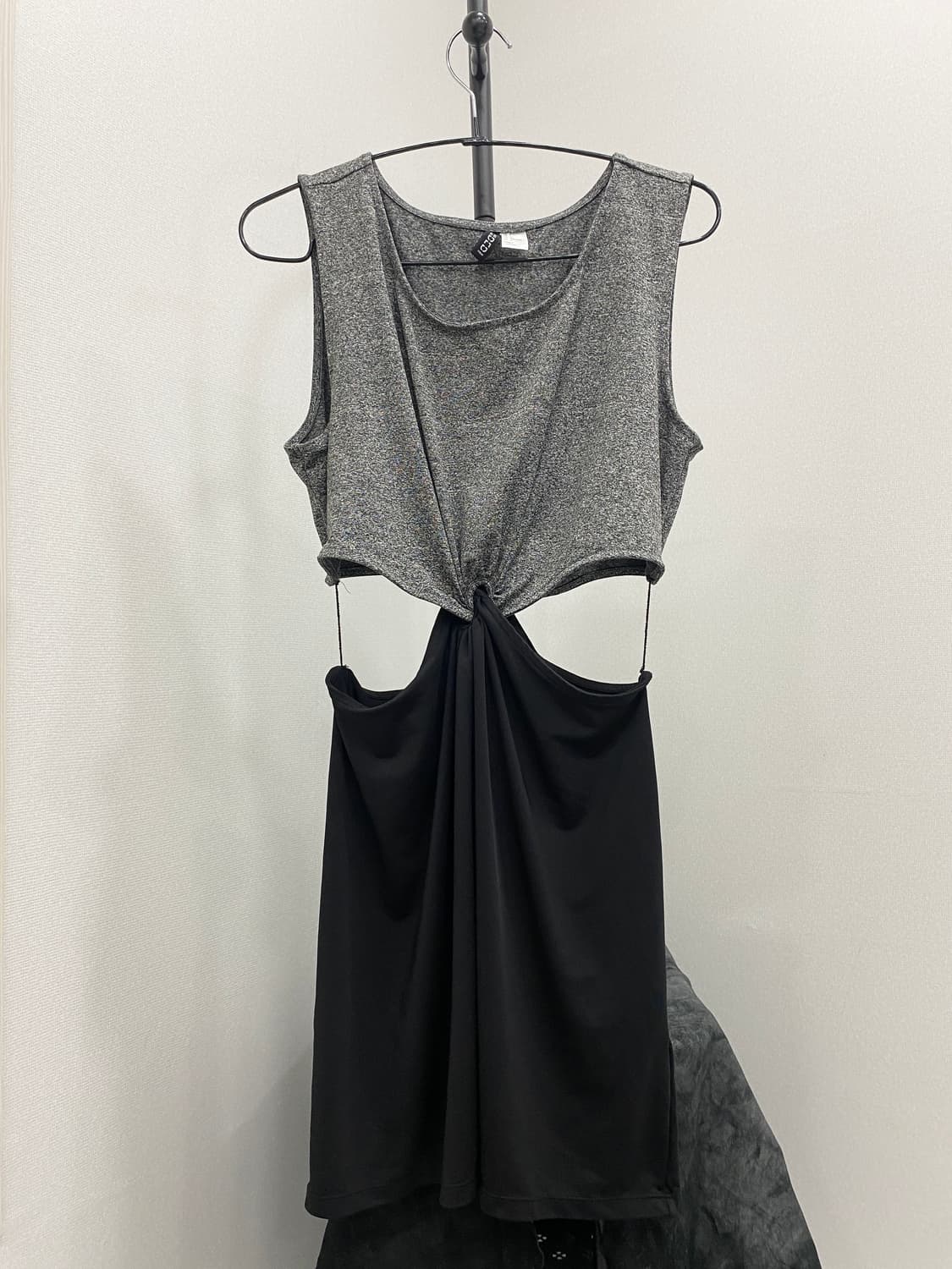 Cut-Out Twist Dress 상품이미지4