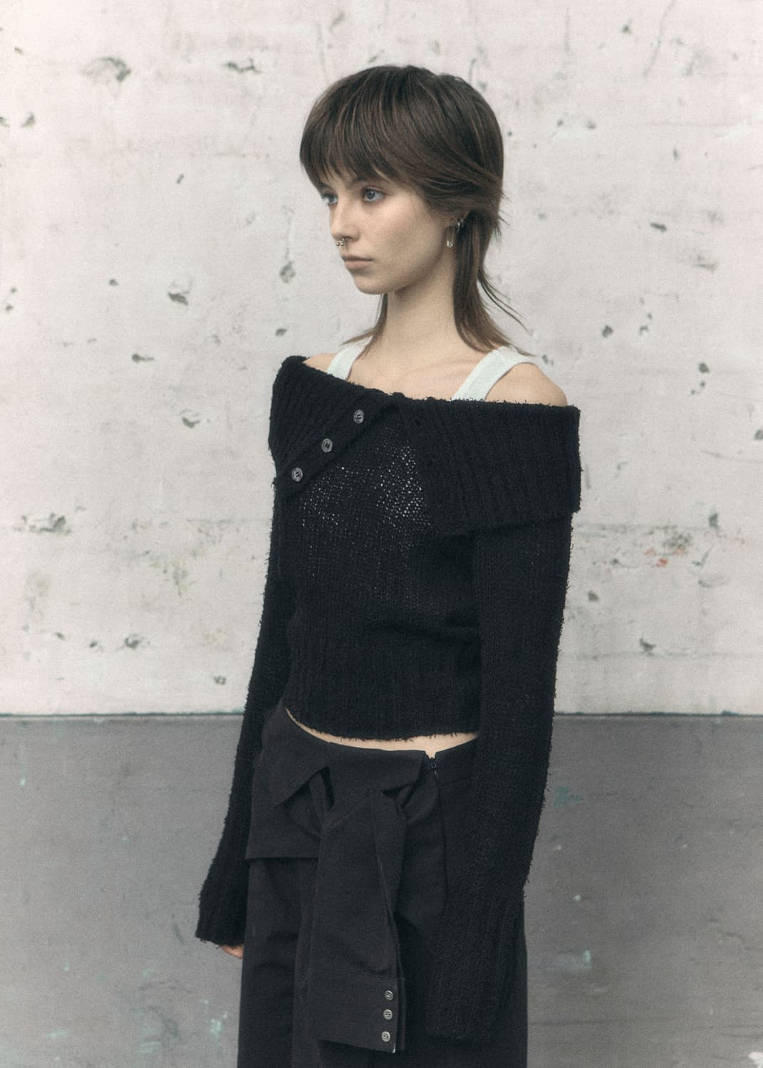 RIBBED BUTTON OFF SHOULDER 상품이미지2