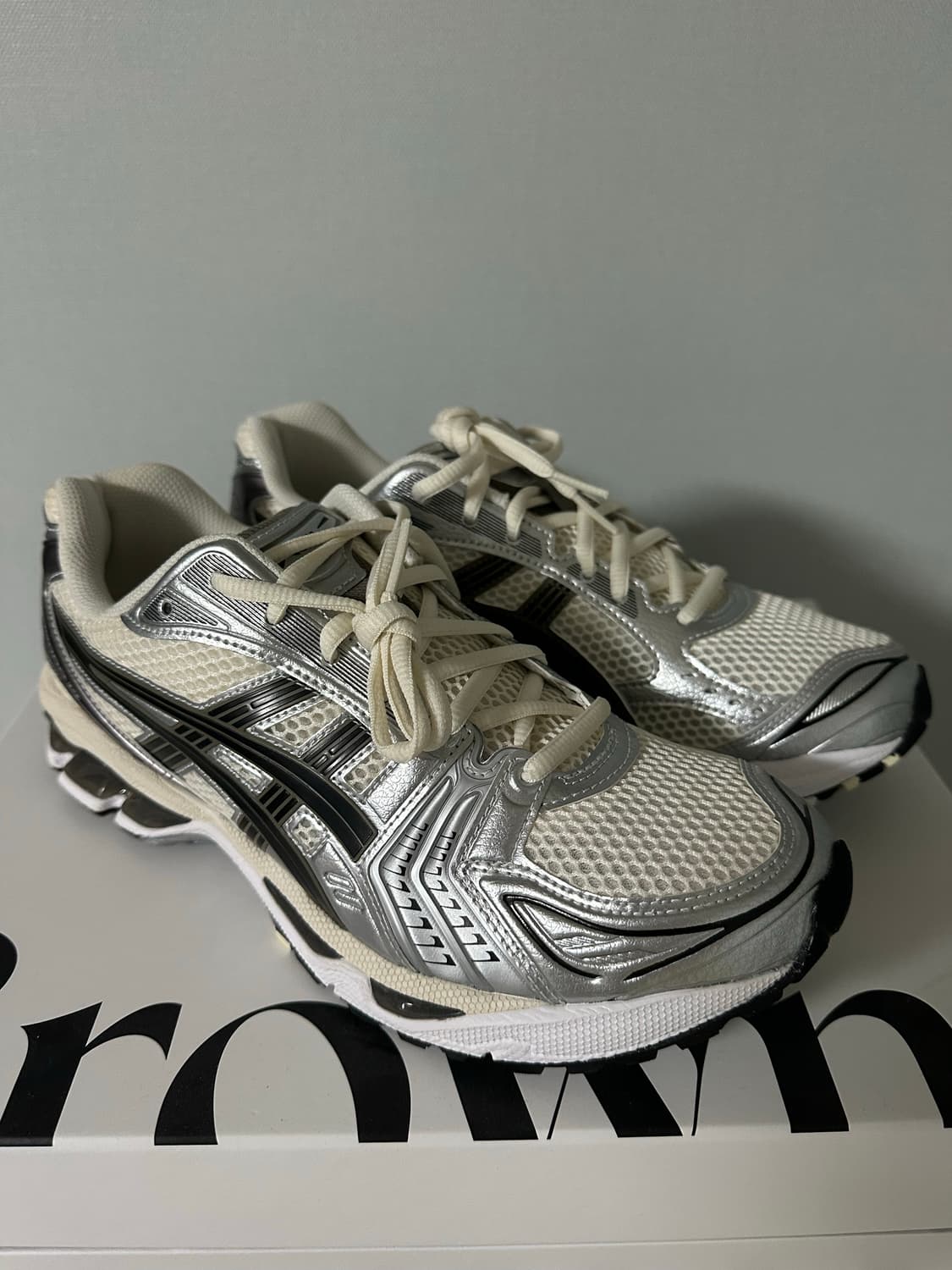 아식스 젤 카야노 14 크림 블랙 265사이즈 판매합니다. 상품이미지1