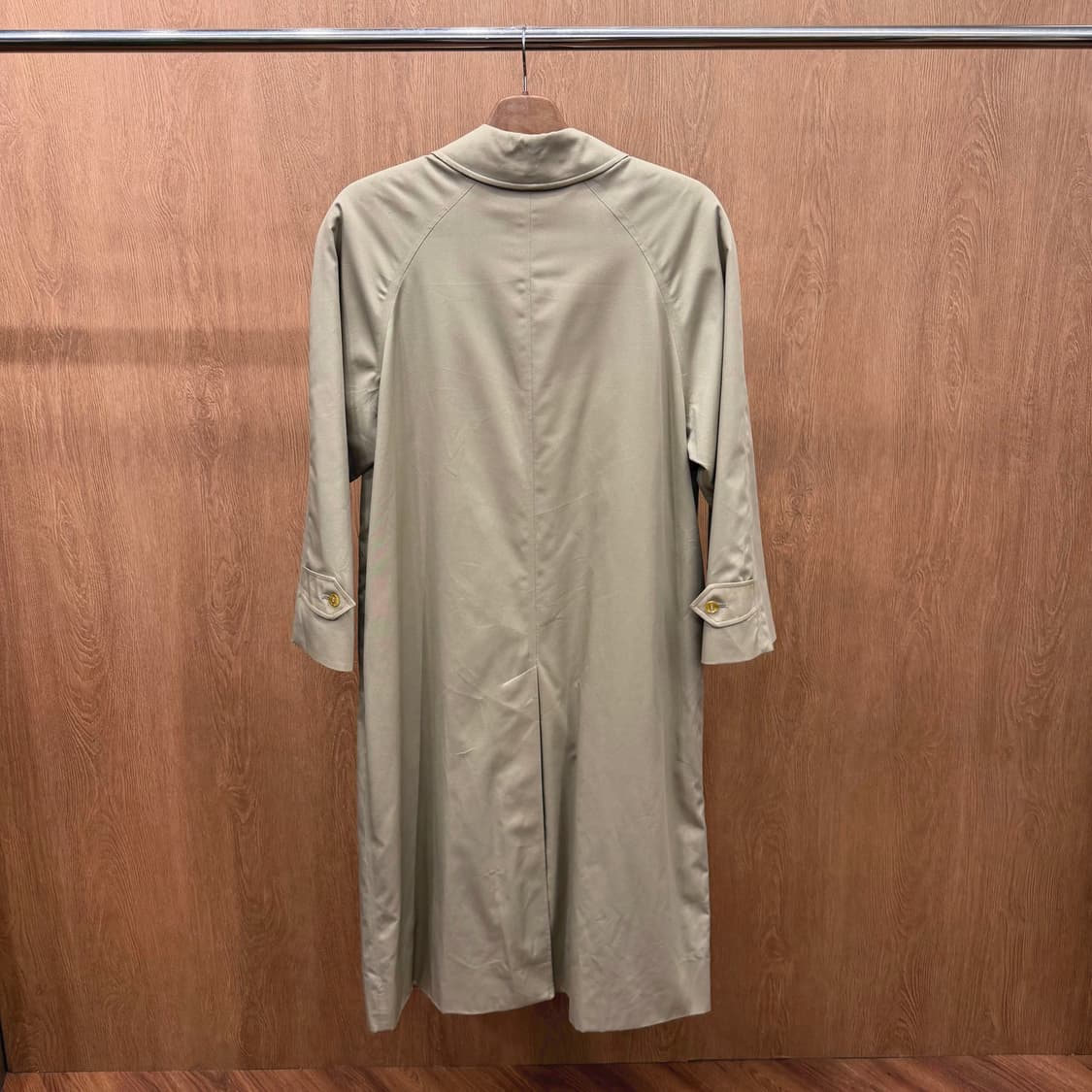 버버리 롱 트렌치 코트 히든 버튼업 노바 체크 배색 안감 디테일 베이지 상품이미지3