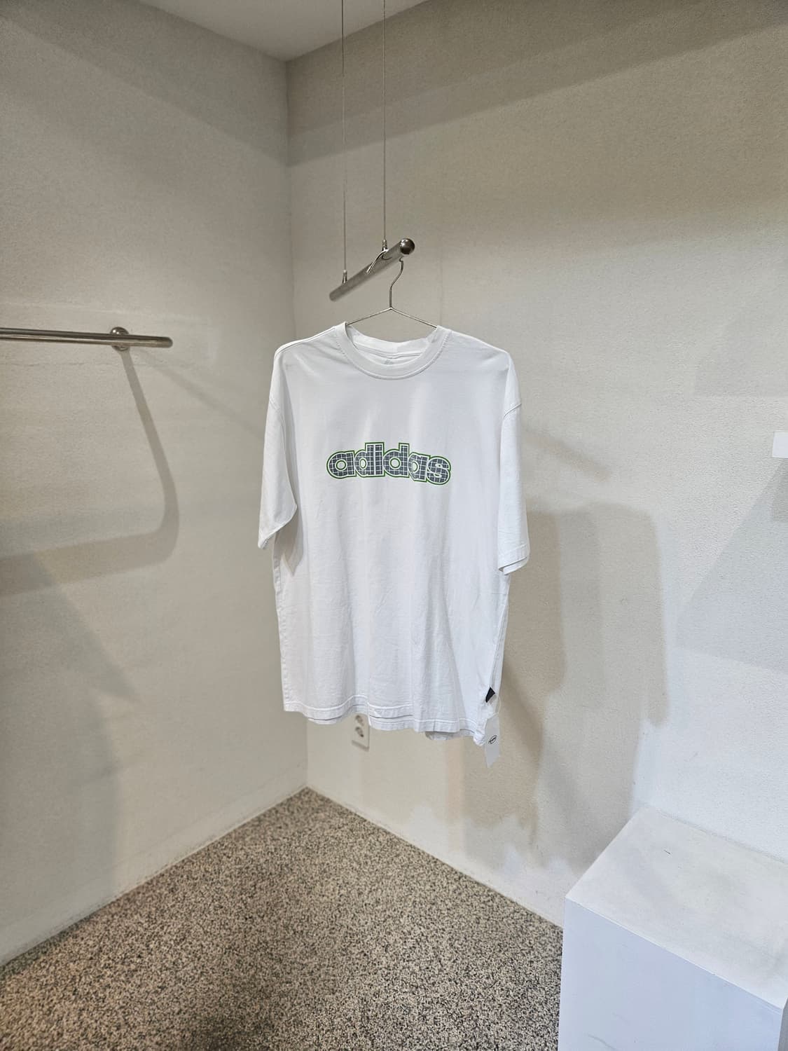 아디다스 로고 반팔 티셔츠 상품이미지1