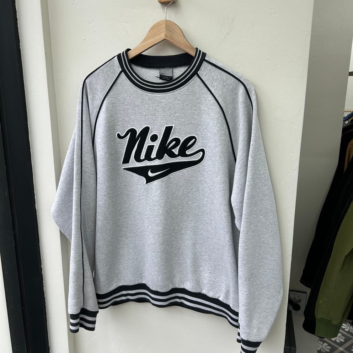 16365 - 나이키 스우시 맨투맨 상품이미지2