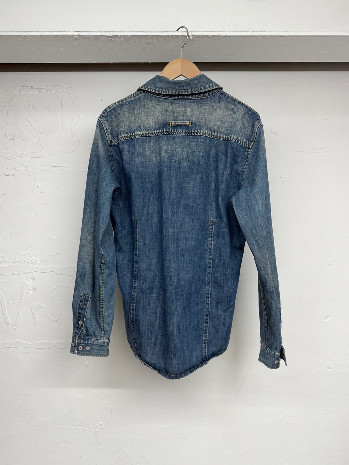 디스퀘어드 3D포켓 뱃지 데님셔츠 상품이미지9