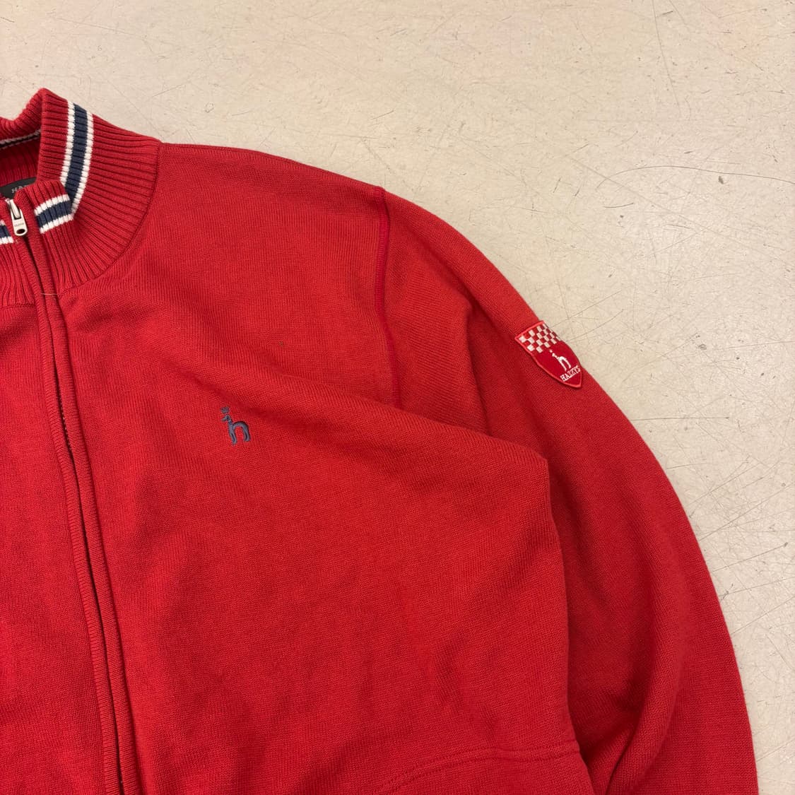 헤지스 레드 니트 집업 상품이미지2