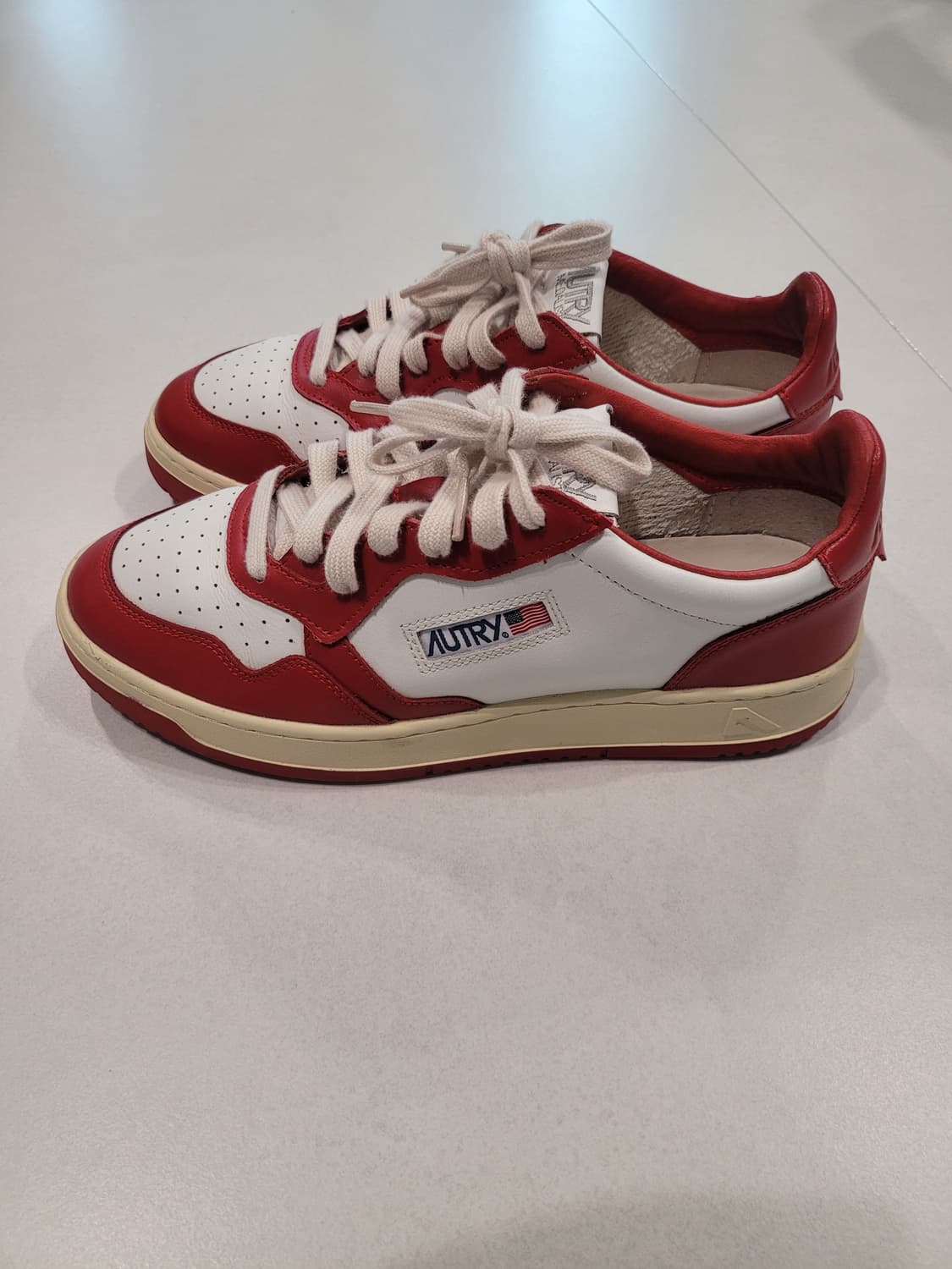 강렬한 존재감" 오트리 메달리스트 레드 범고래 (43사이즈)
 상품이미지2