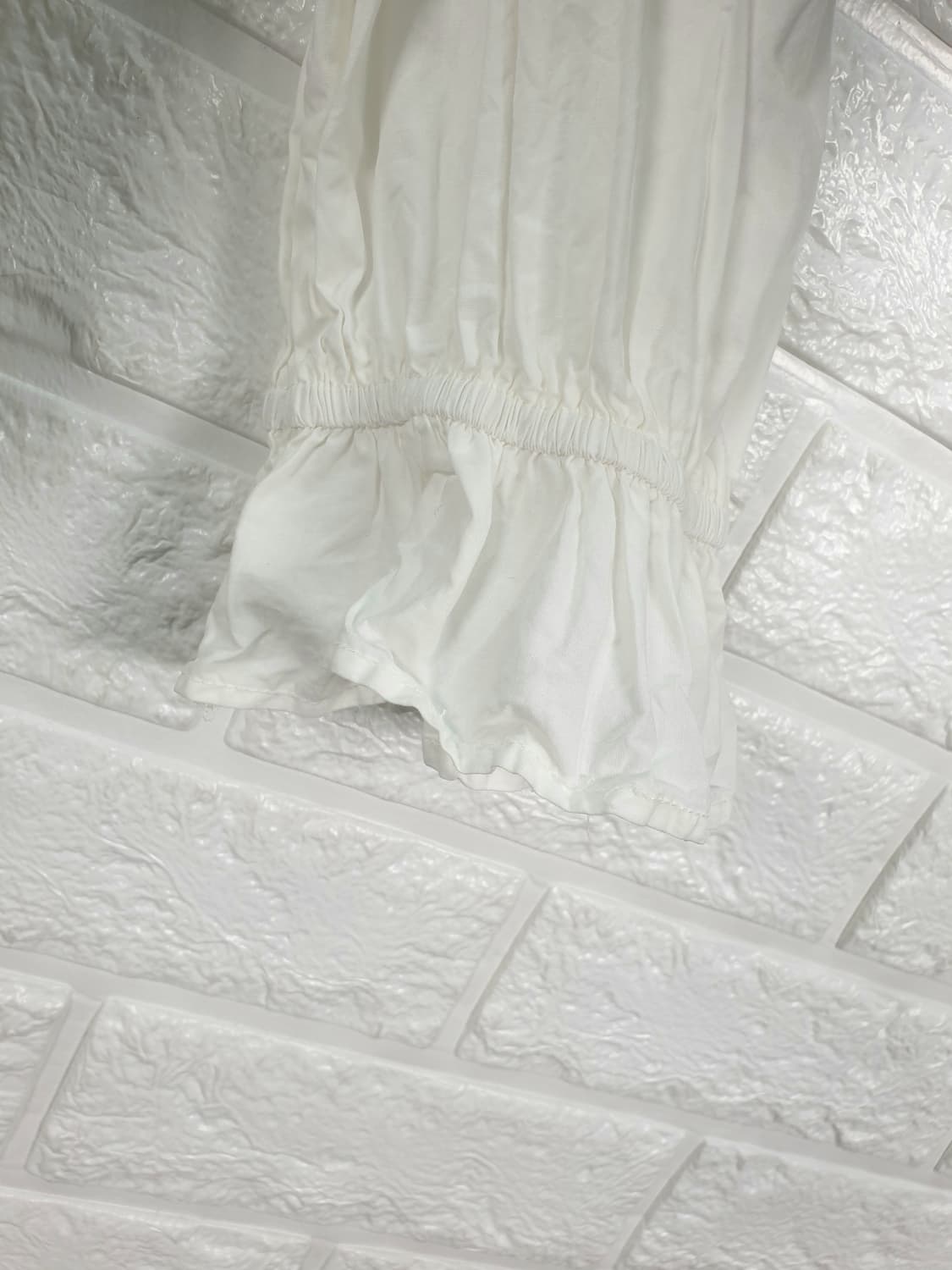 [55]에잇세컨즈 자수 소매퍼프 블라우스 상품이미지5