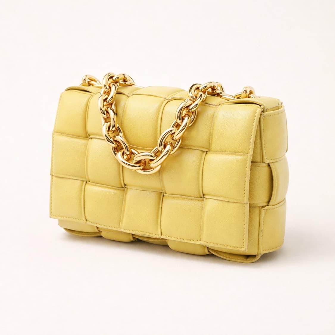 [S급] 보테가베네타 패딩 체인 카세트 크로스백 판매합니다!!! 상품이미지2