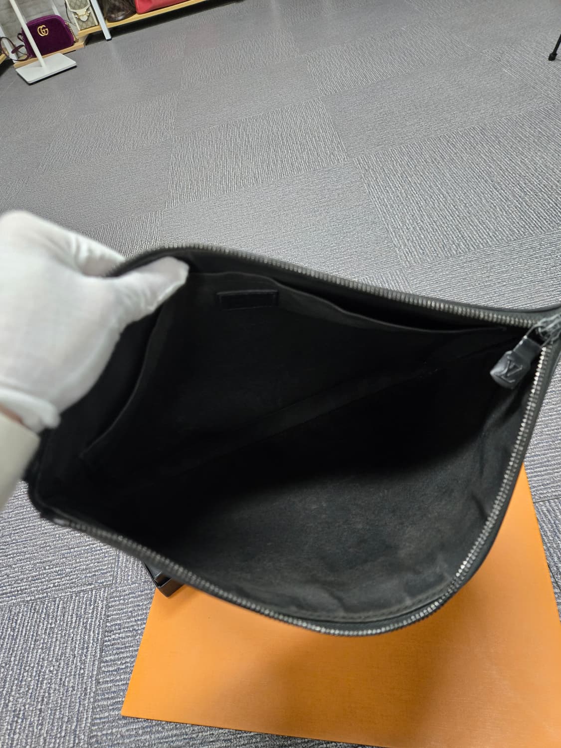 [특가][정품] 루이비통 쉐도우 클러치백 상품이미지6