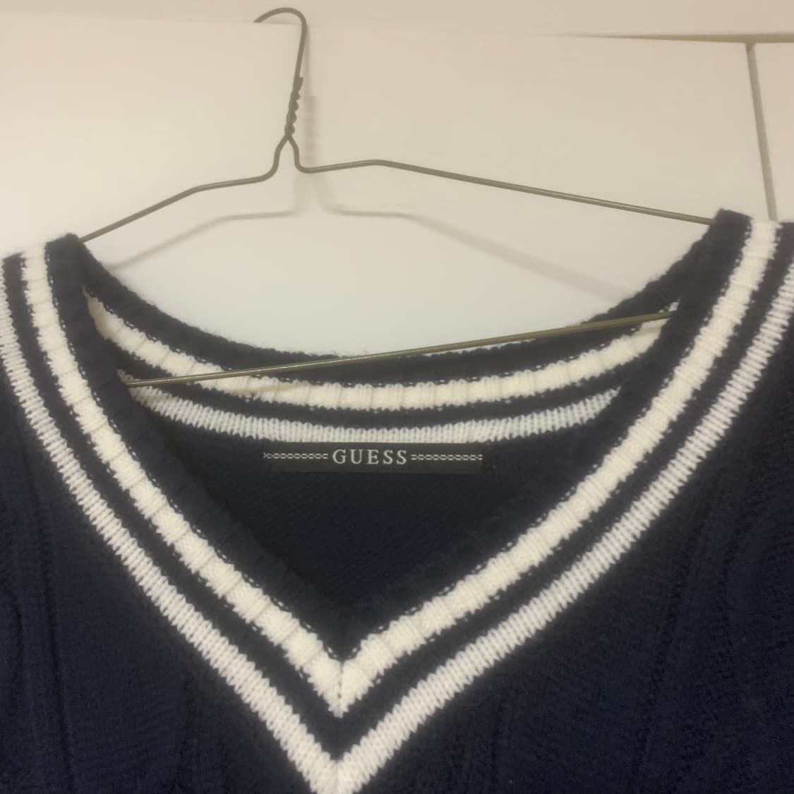 게스 네이비 브이넥 울조끼 105 상품이미지2