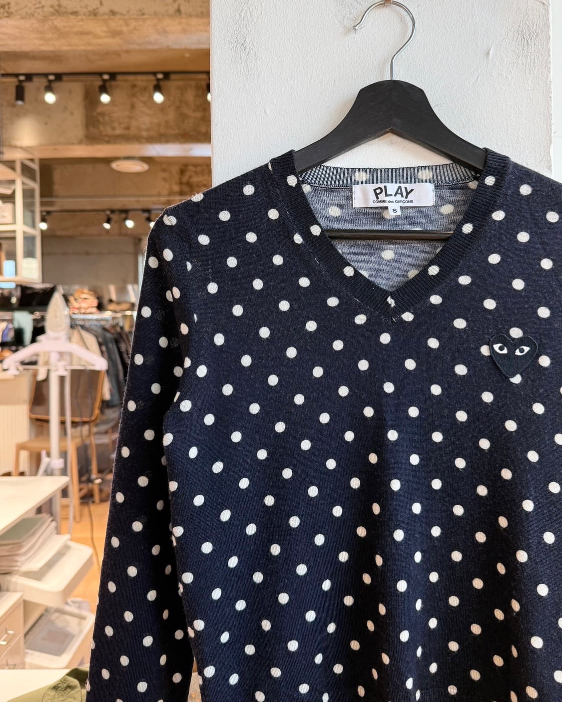 꼼데가르송 플레이 네이비 폴카 도트 브이넥 니트  상품이미지4