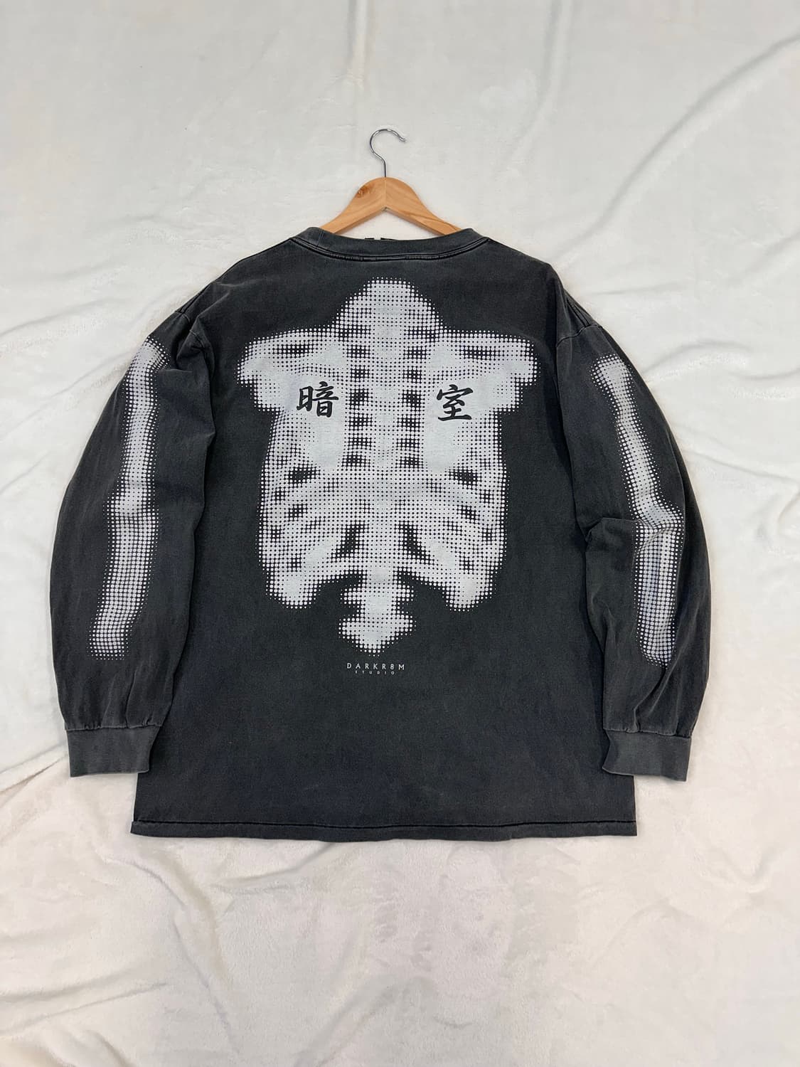 (L)다크룸스튜디오x찬스클로딩 본즈 롱 슬리브 상품이미지5