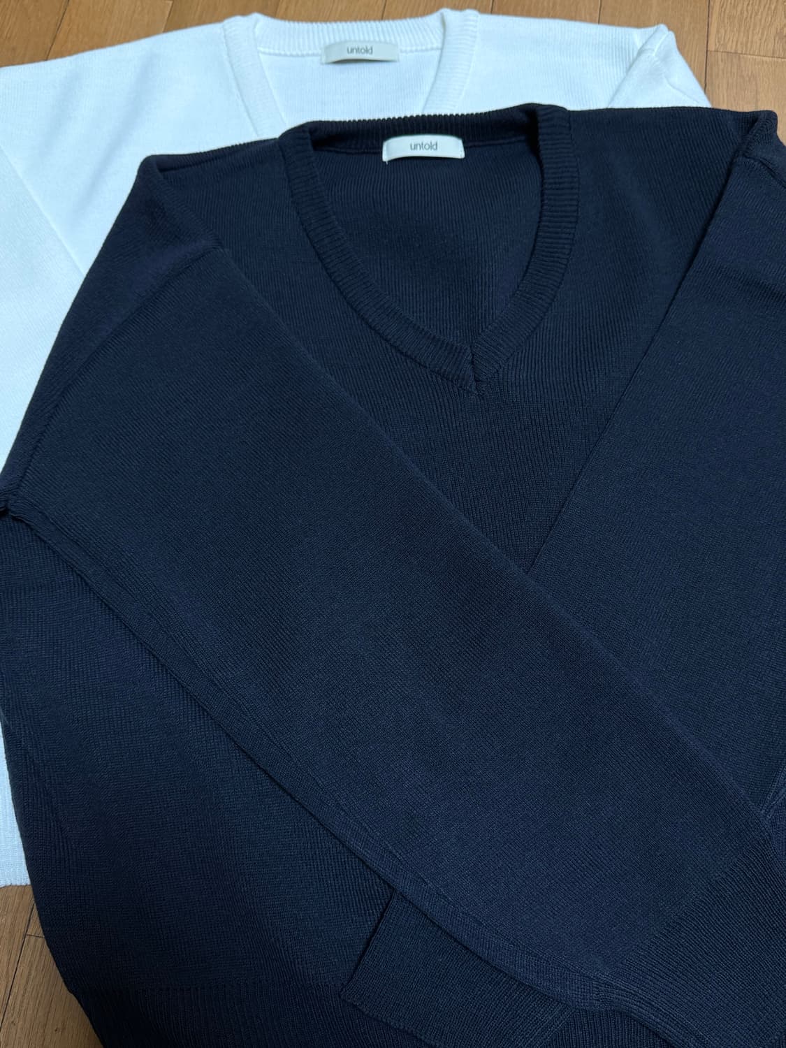 브이넥 니트 아이보리 네이비 상품이미지1